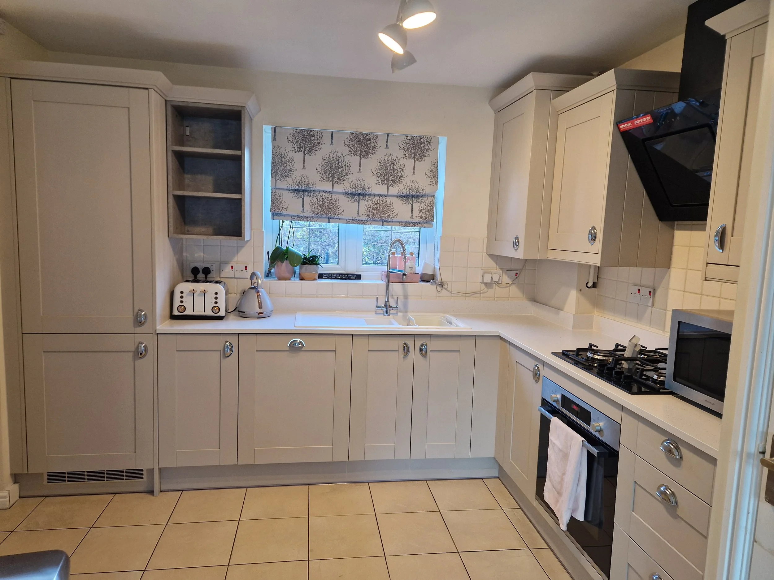 Konyha gyártás, konyha tervezés, asztalos, belsőépítészet beépített szekrény baal design bicske zsámbék budapest budakeszi telki budajenő zsámbéki medence