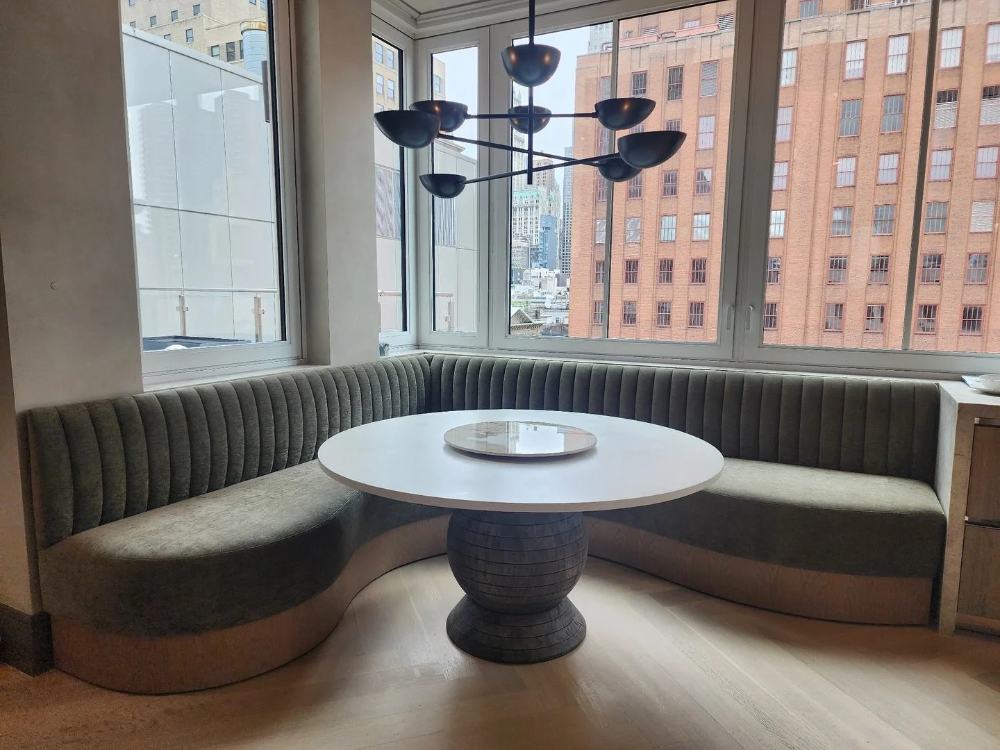 Install complete on this stunning kitchen banquette. Still obsessing over how the custom curves contrast the vertical tufting 
__
Downtown Duplex Project
@purvipadiarevelry 

Upholstery: @vlnupholstery