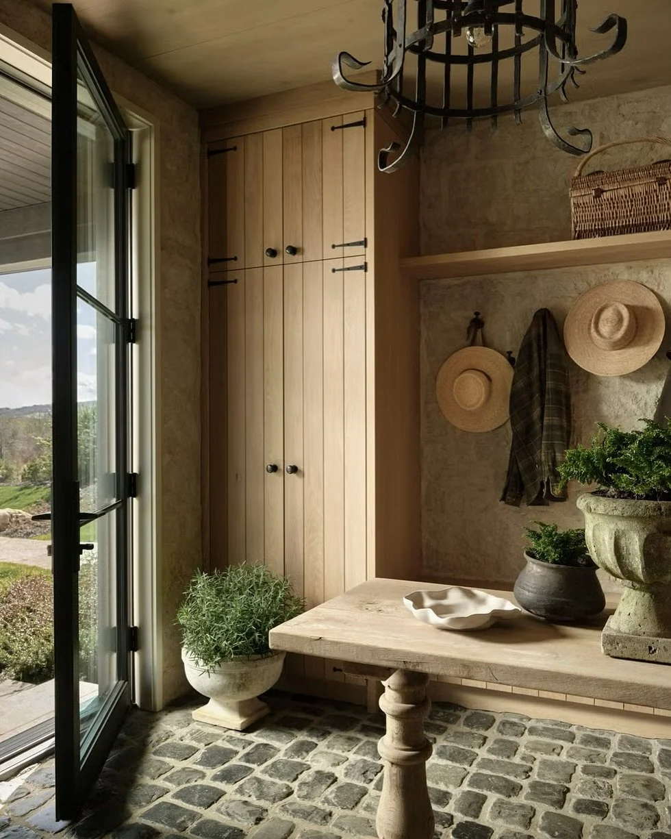 Coming from a city girl, this farmhouse is what my dreams are made of
.
.
.
Congratulations @allisonwillson on the @housebeautiful feature!

✍️ @kathrynosheaevans 
📷 @patrickbiller