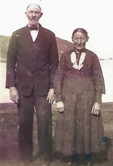 Gabriel Samsonsen Husevåg (1864-1946) sammen med kona Kristianne.