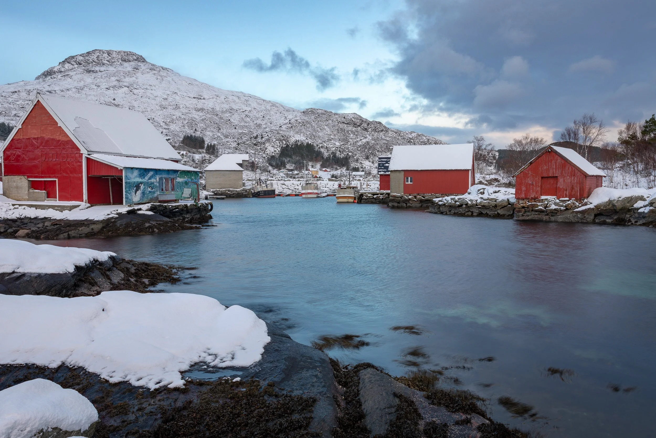 Havnen i Husevåg - det eneste sikre stedet å legge båten