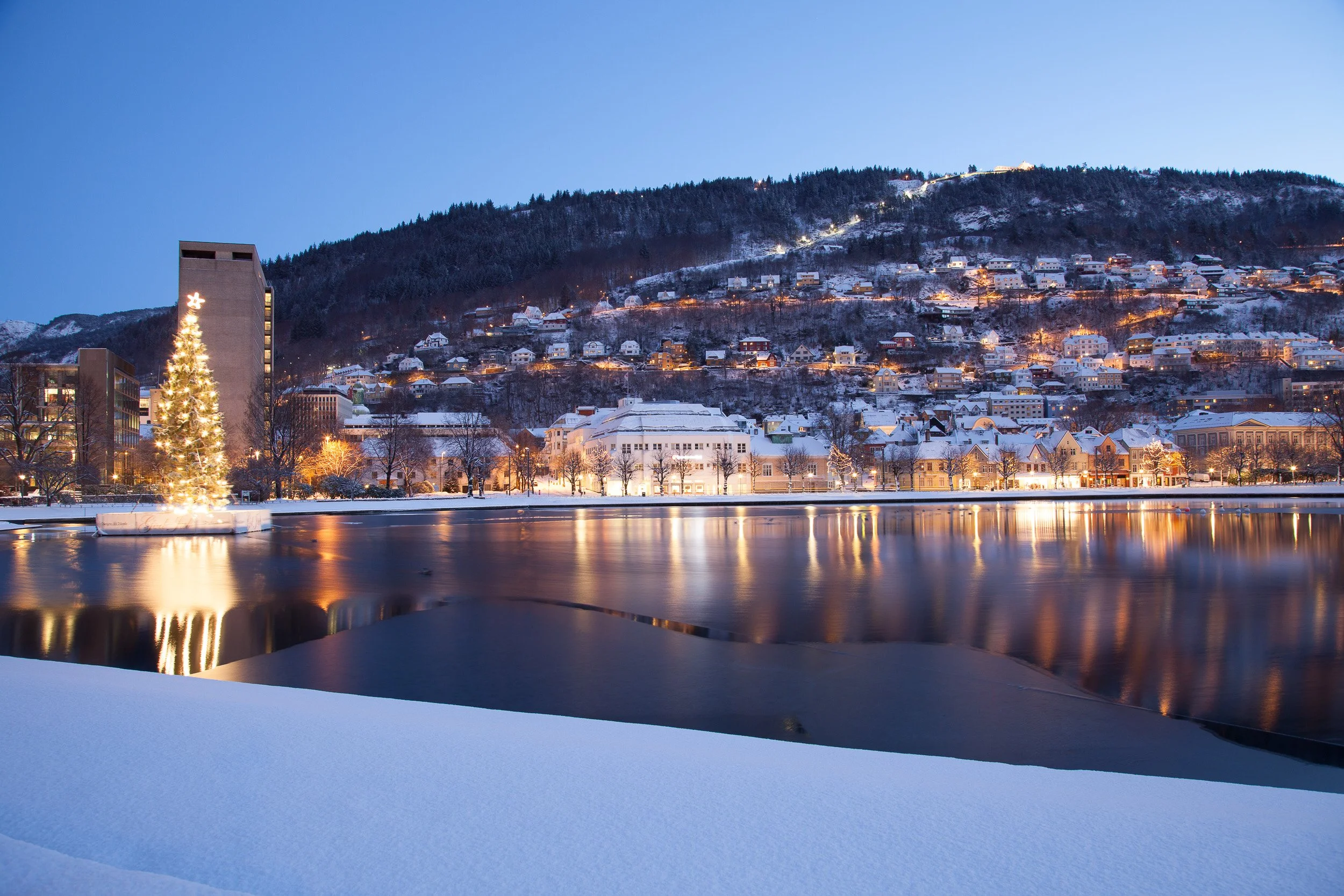 Lille Lungegårdsvannet—view up to Mount Fløyen (320m), Bergen, Norway