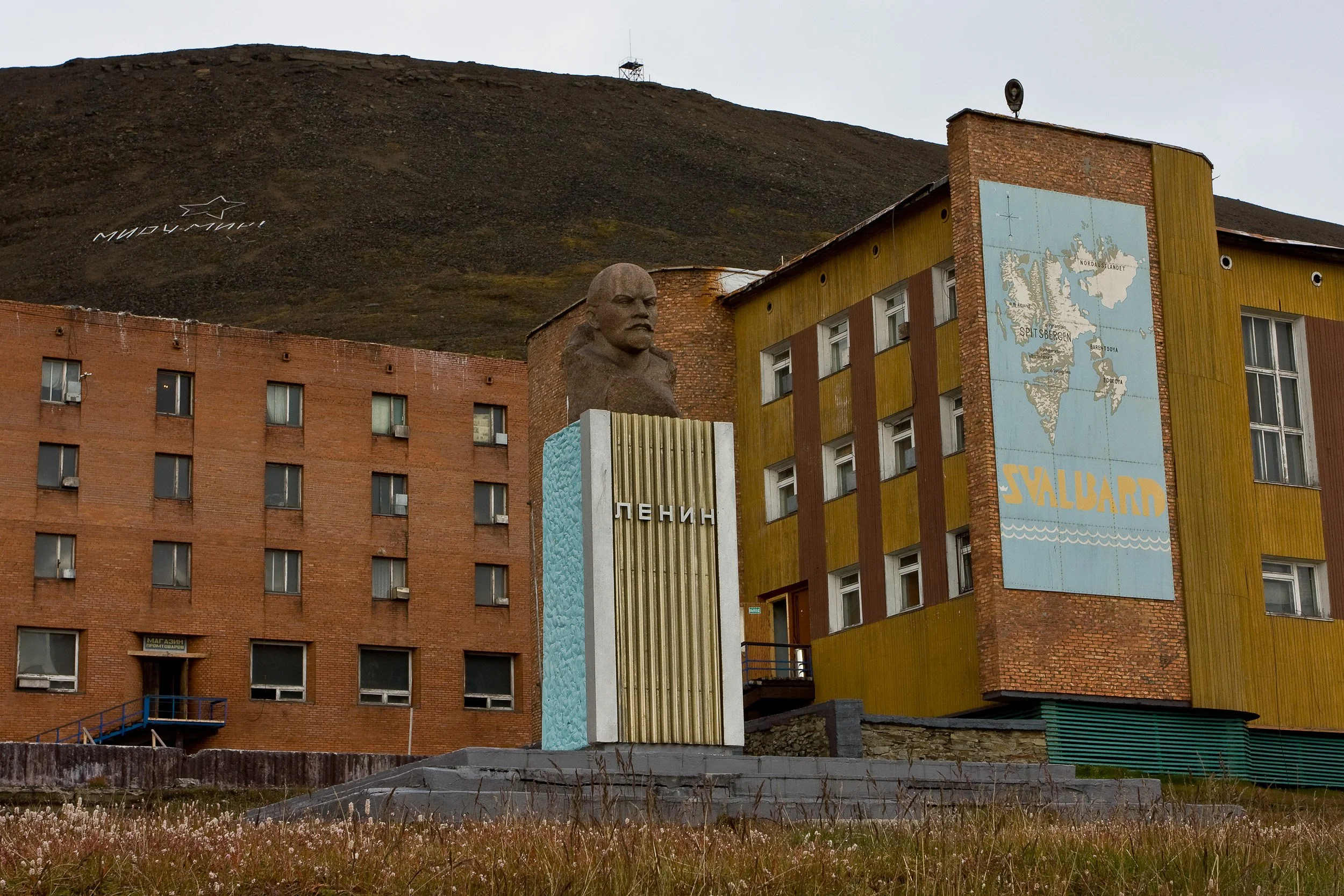 The Lenin statue in Barentsburg remains one of the clearest visual traces of the settlement’s Soviet legacy.