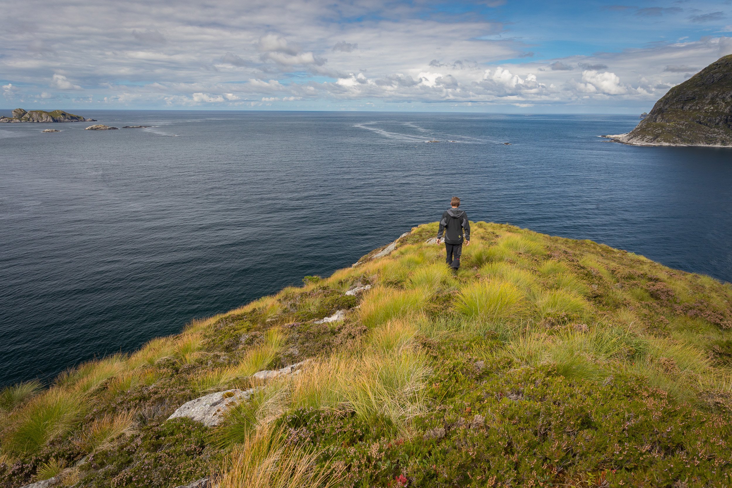 På vei ut mot Hovdeneset fyr