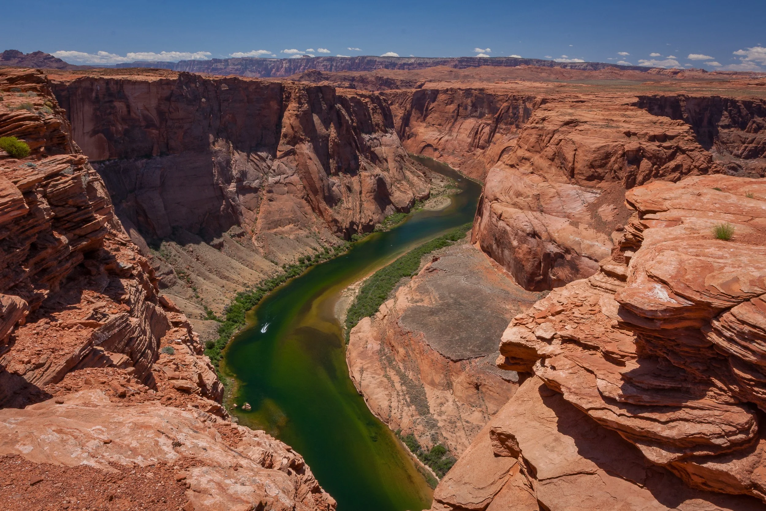 Wide view across Horseshoe Bend and the Colorado River, Arizona.