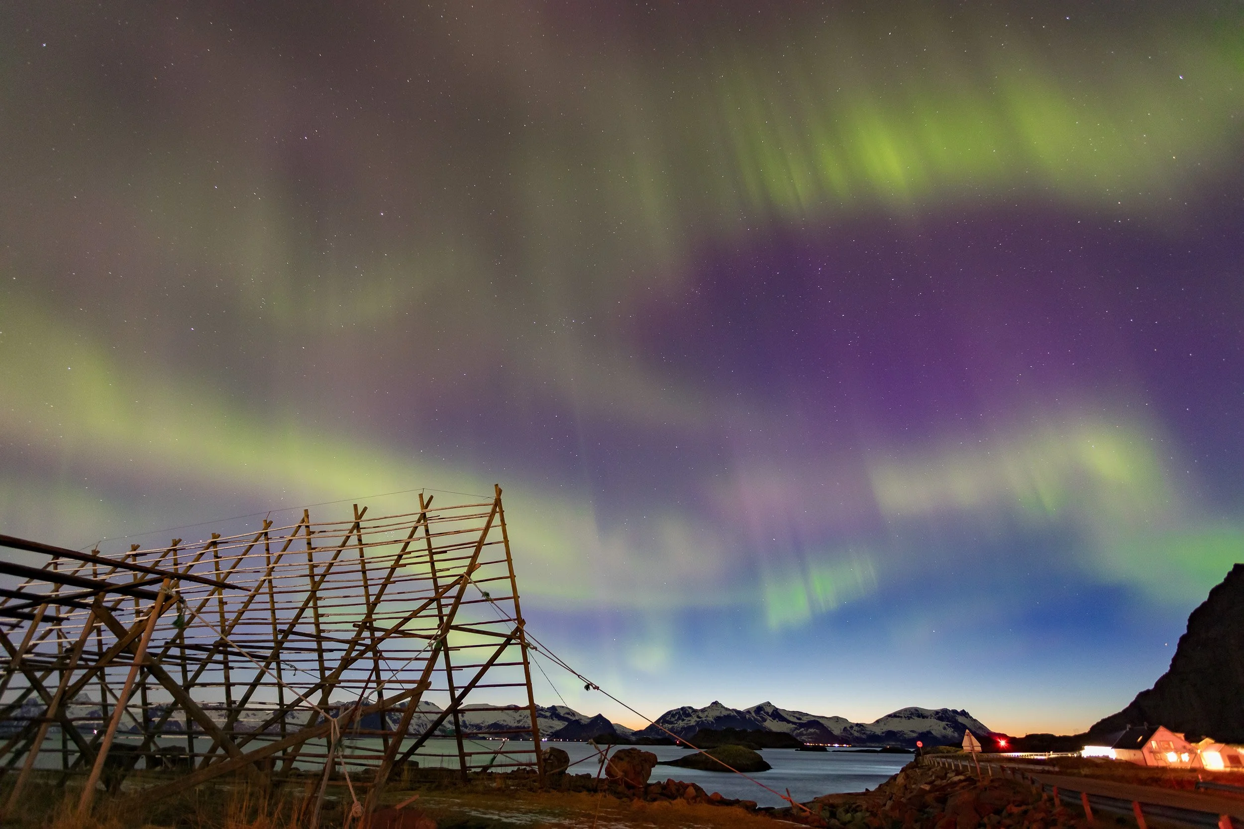 Northern lights (aurora borealis) in Henningsvær, Lofoten Islands, Norway.