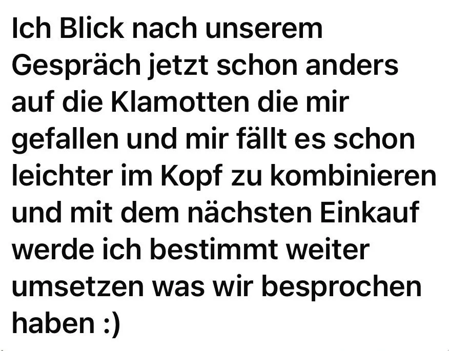 Screenshot einer Kundennachricht: Eine Kundin lobt die Stilberatung Premium und berichtet, dass es ihr bereits jetzt schon leichter fällt, Kleidungsstücke zu kombinieren und einkaufen zu gehen.