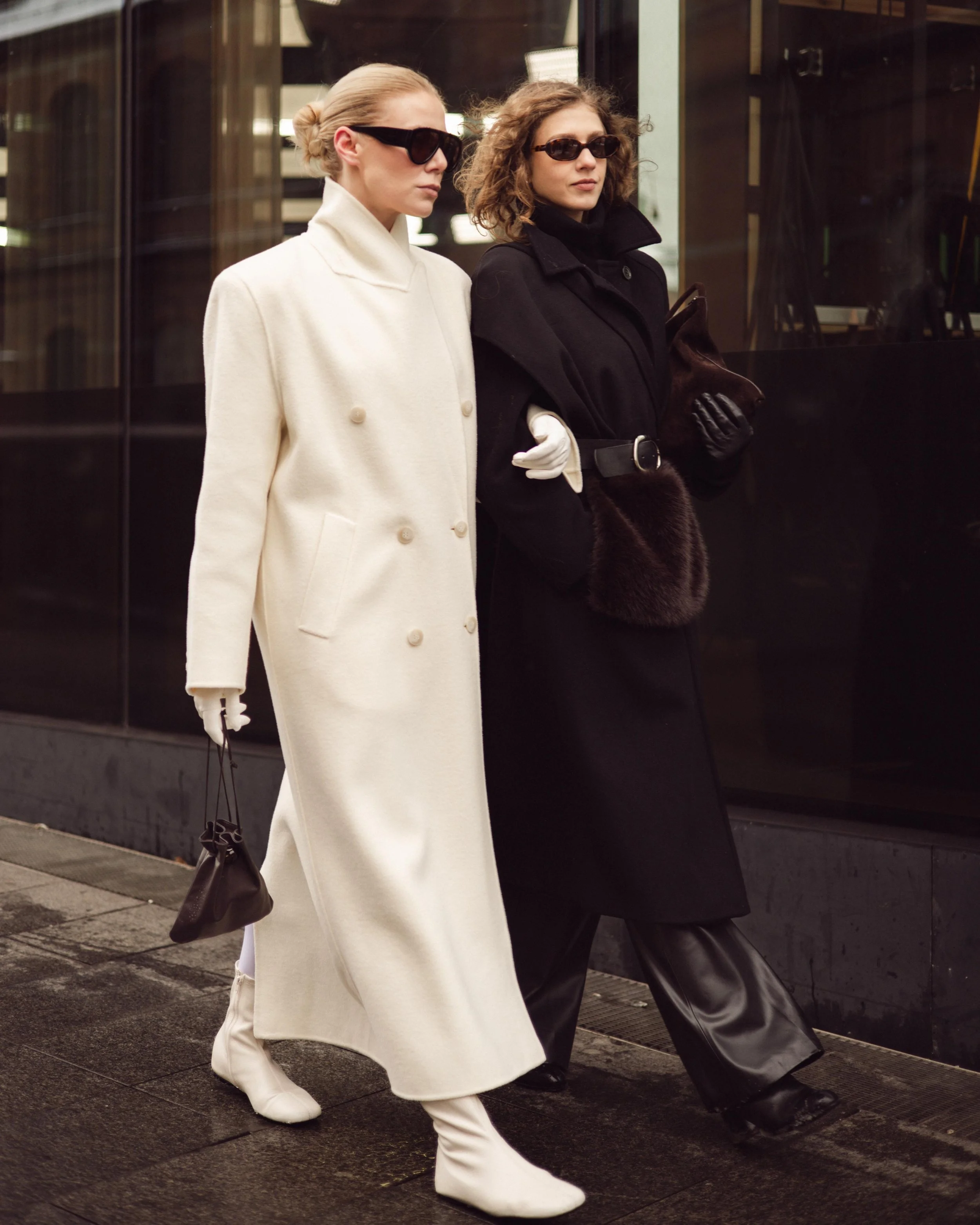 Minimalistischer Winter-Streetstyle von Luise Albrecht bei der Copenhagen Fashion Week 2026, fotografiert für internationale Editorials.