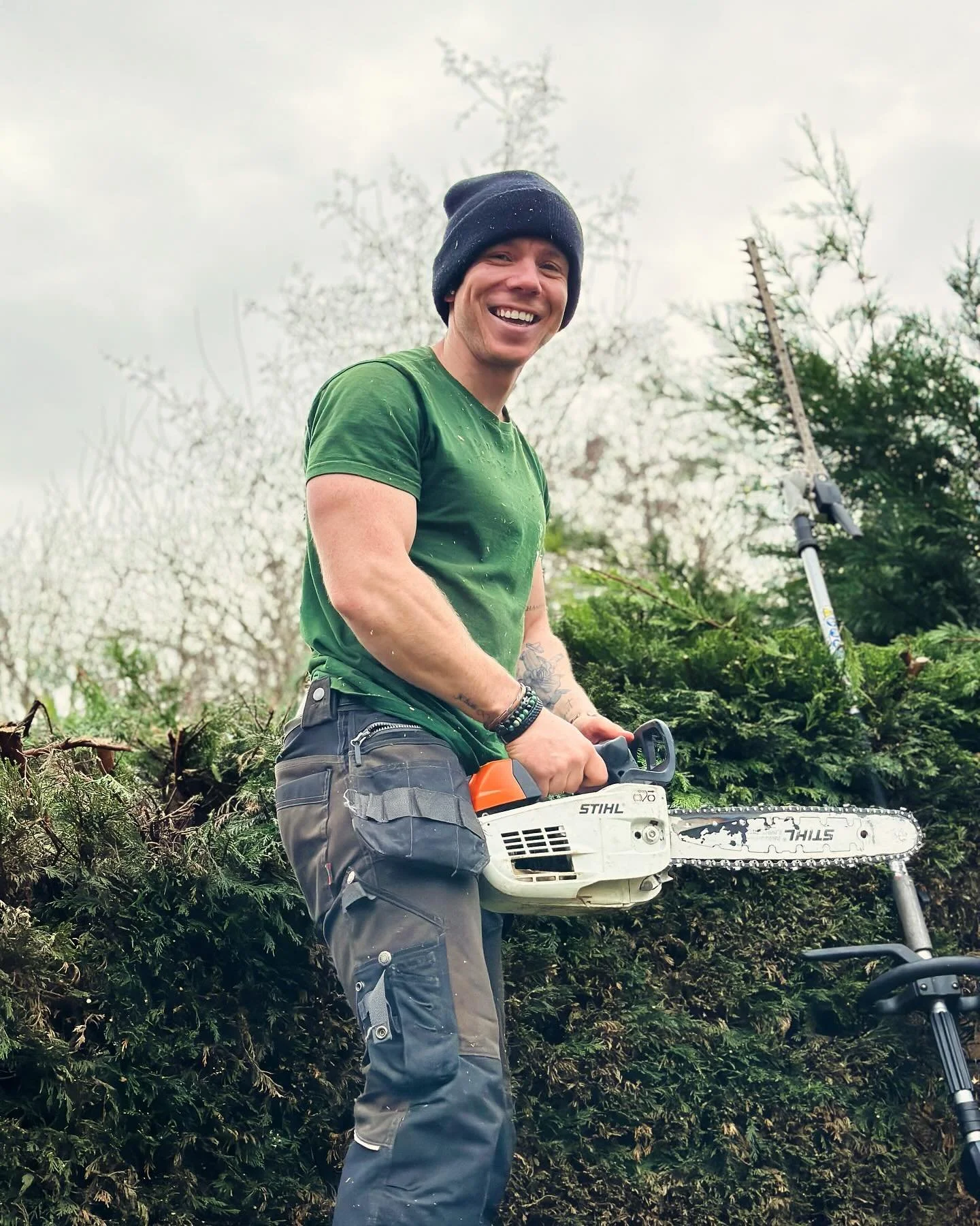 Wie zijn haagje moet nog gesnoeid worden? 😂🍃