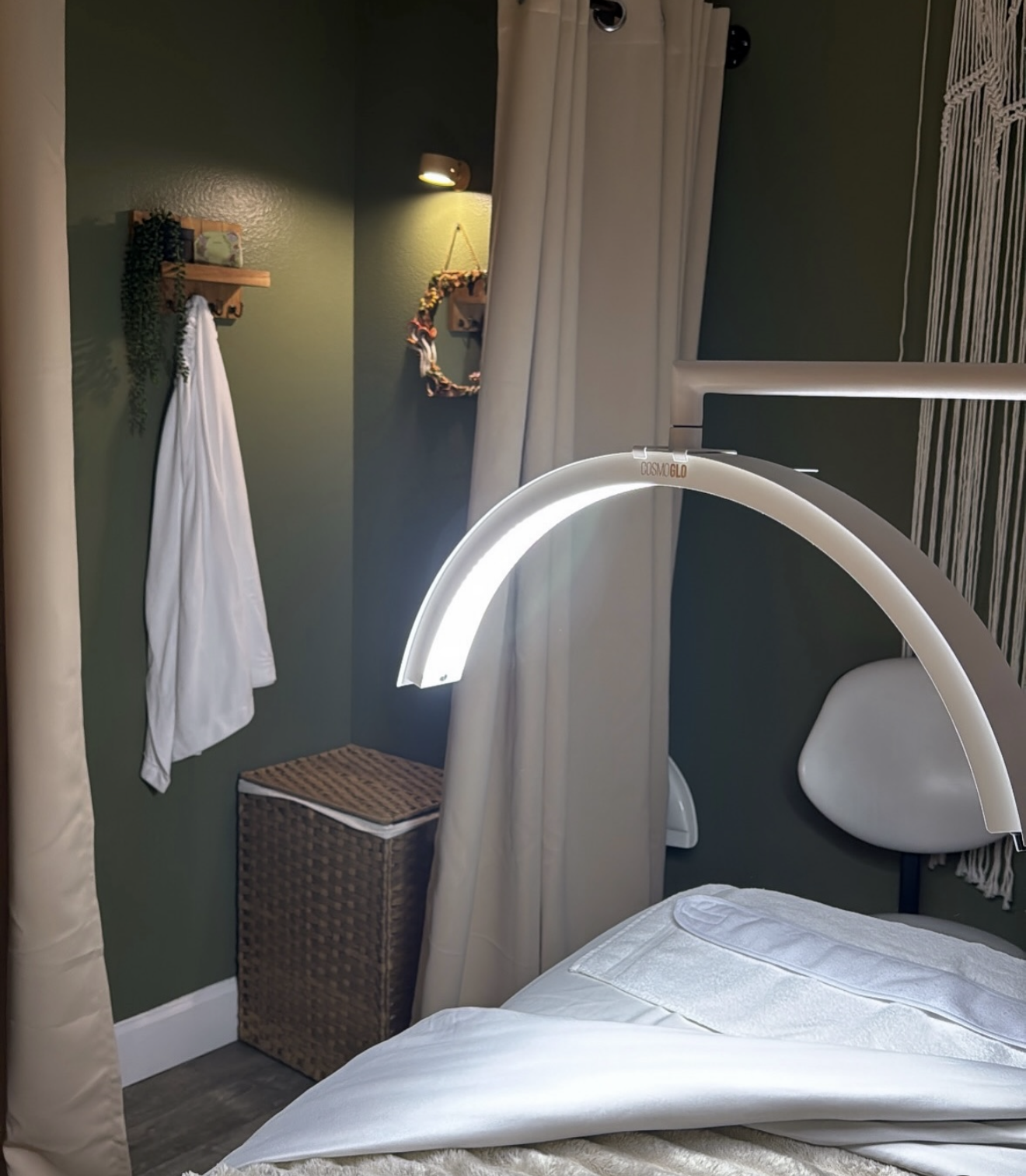 pure skin by renee treatment room