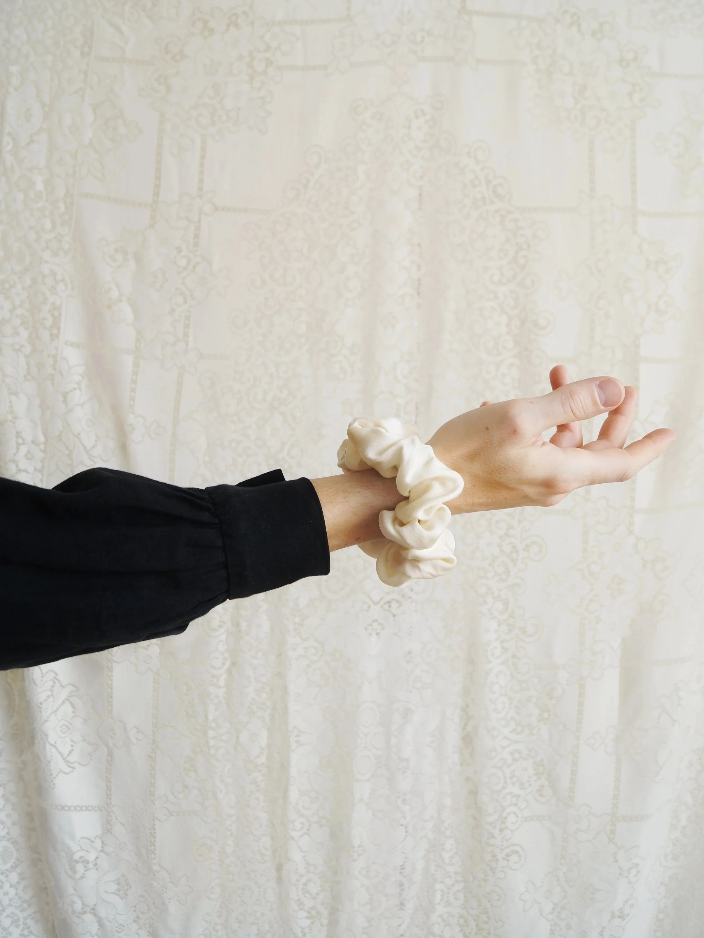 Silk Creme Chouchou, Scrunchie - Large