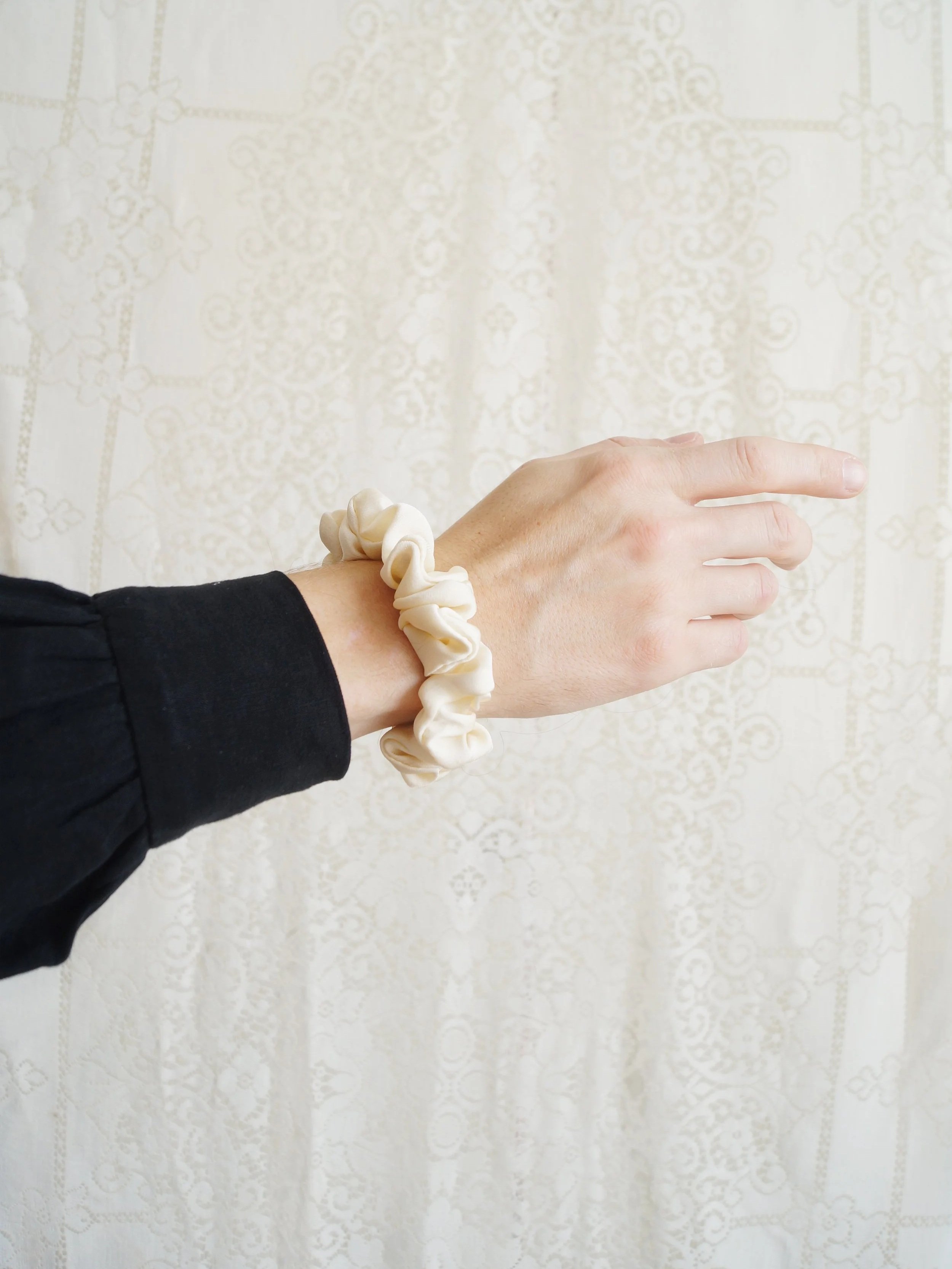 Silk Creme Chouchou, Scrunchie