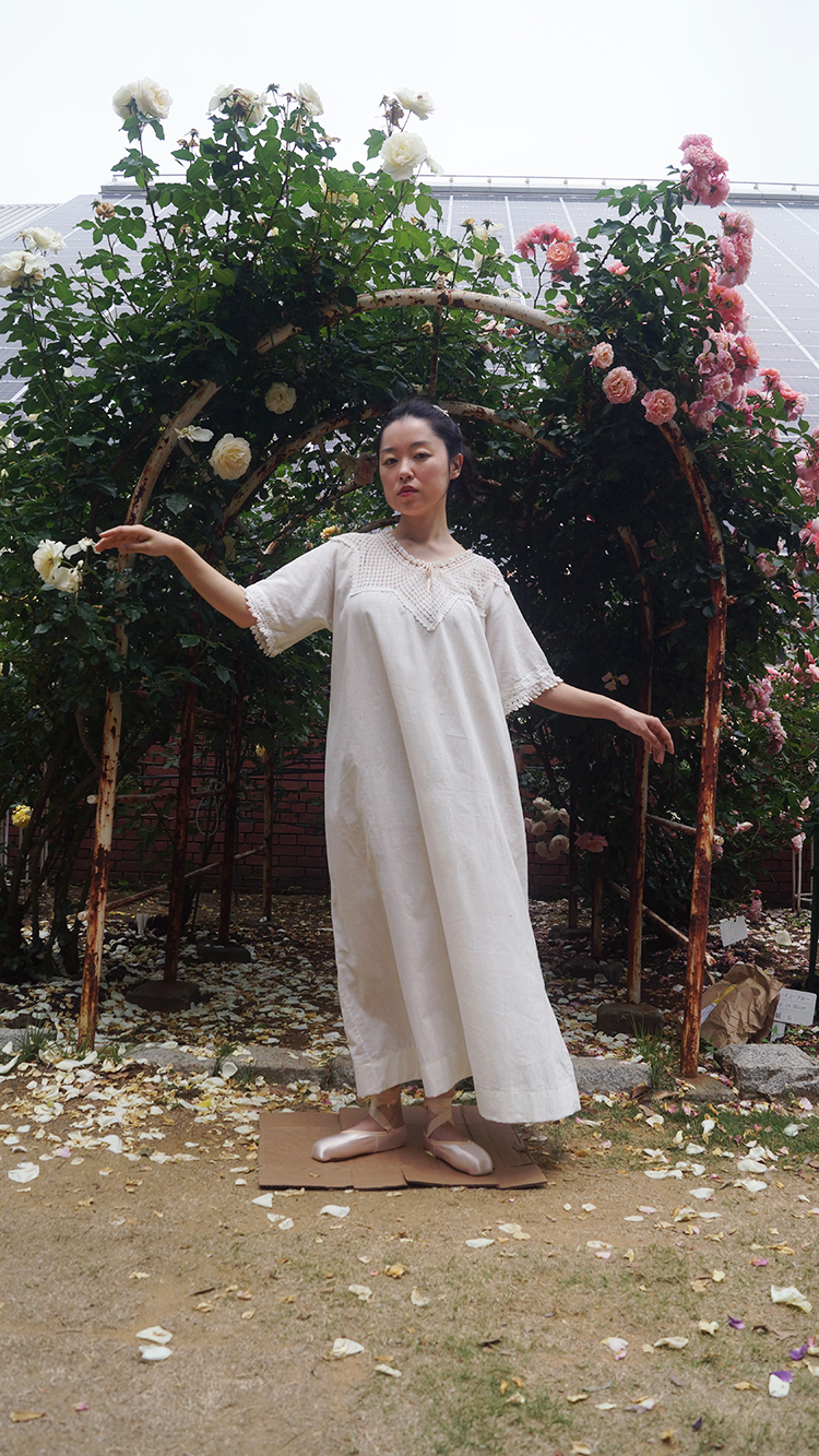 Medo-whitedressDSC06431.jpg