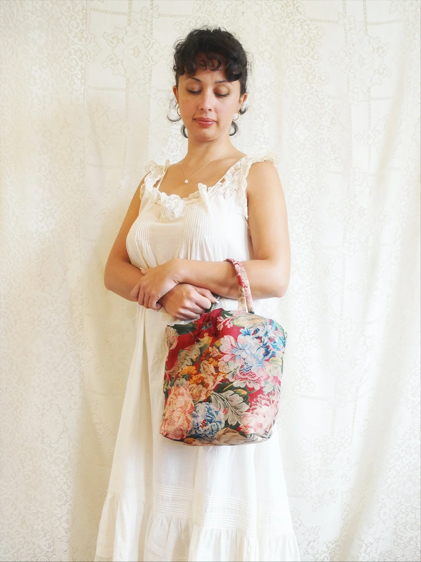Dutch Floral Tote, No.1 💐

This bag feels like a small Dutch floral painting you can carry. Made from vintage brocade, each petal and leaf is a woven memory, a relic of another era resurrected into something tender and new. The fabric glows with dee