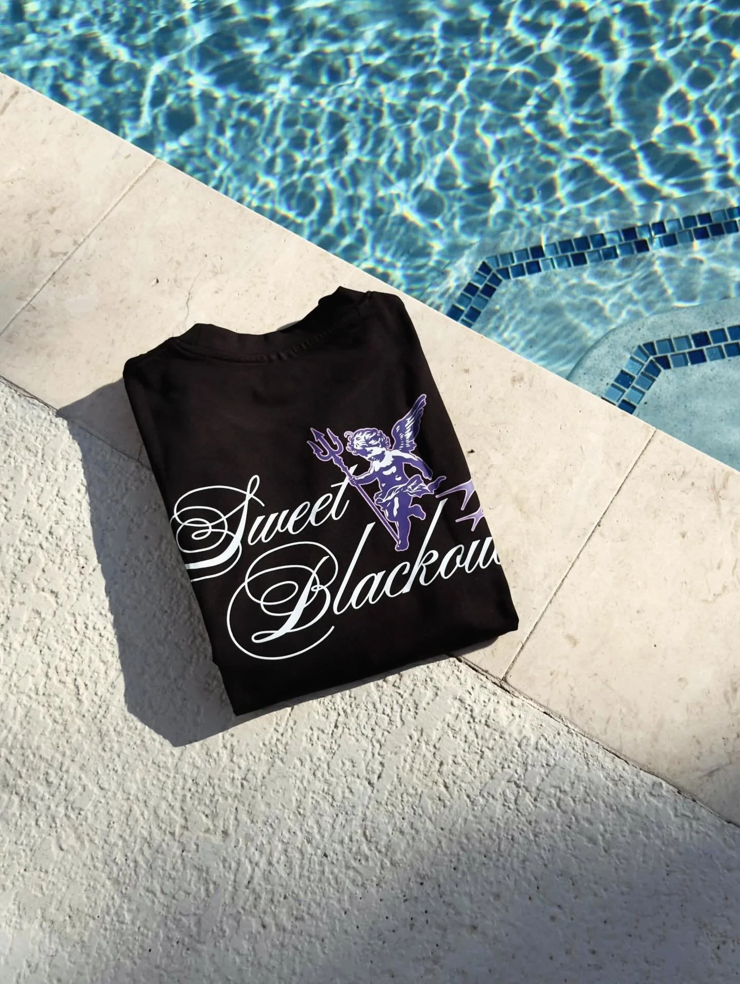 &laquo; On a deux vies. La deuxi&egrave;me commence quand on r&eacute;alise qu&rsquo;on en a qu&rsquo;une &raquo; 
&ndash; Confucius.
.
@shotby_2w 
.
@deathwishez_apparel_officiel 
.
.
10% par article vendu, redonner &agrave; des organismes de la san