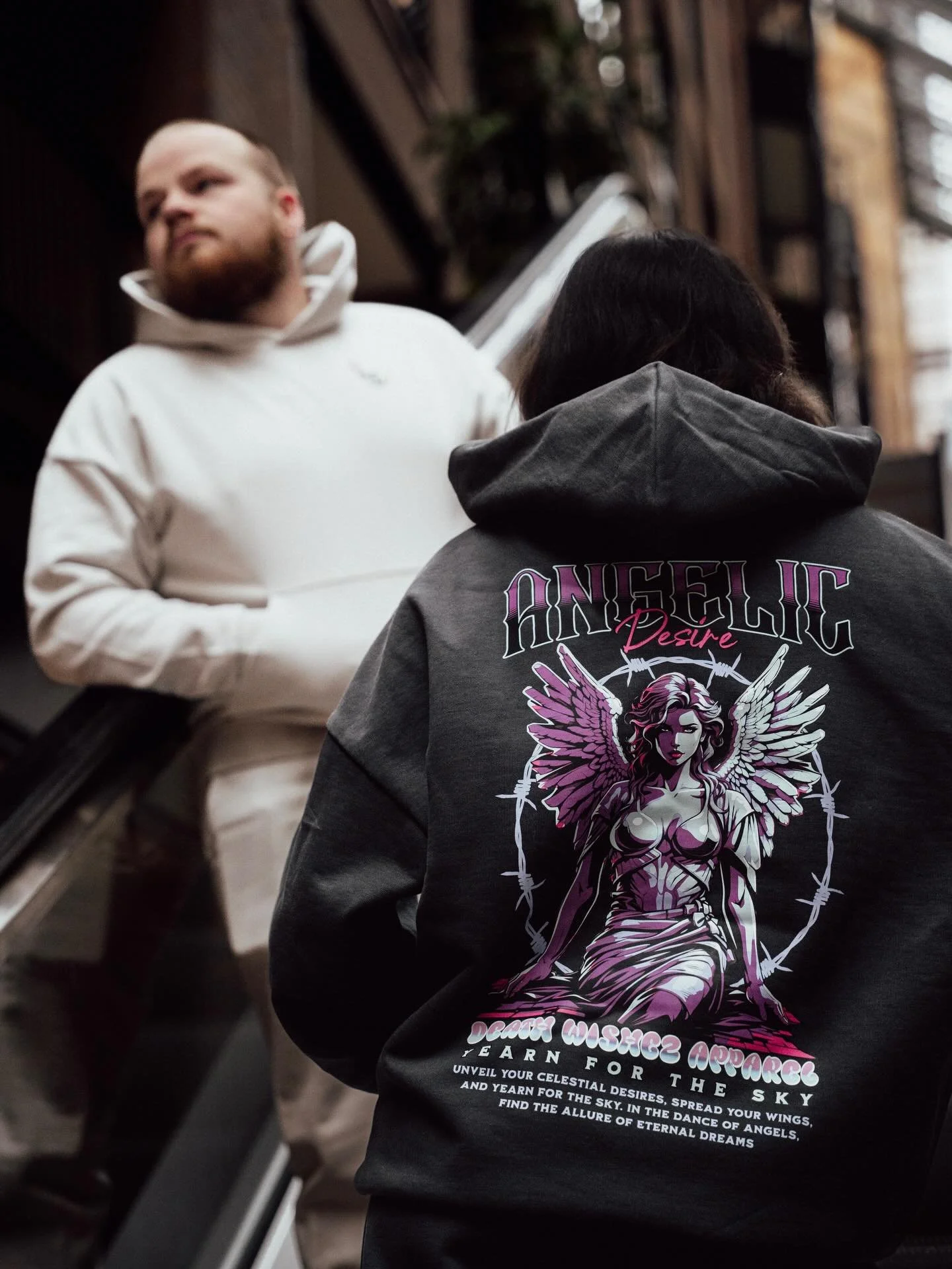 La mode est l&rsquo;armure qui permet de survivre &agrave; la r&eacute;alit&eacute; de la vie de tous les jours. 
~ Bill Cunningham 
.
@deathwishez_apparel_officiel 
.
@cath_fratelli 
.
@sandstorms1k 
.
#streetfashion #hoodie #streetwear #canada #fas