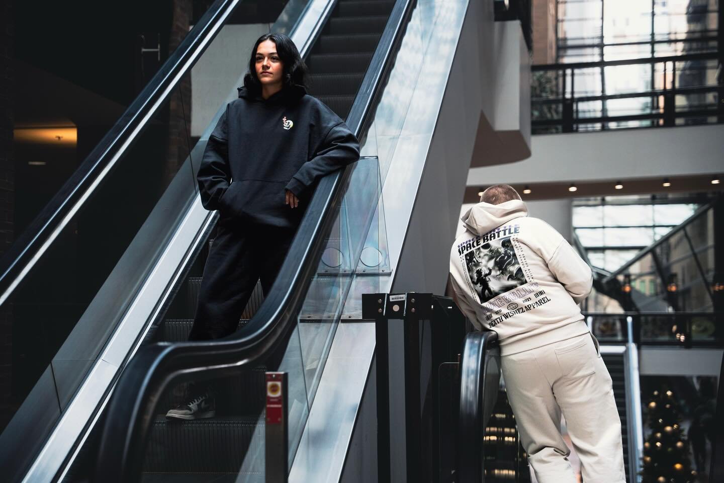 &Eacute;l&eacute;gance : ne signifie pas taper dans l&rsquo;&oelig;il, mais rester grav&eacute; dans les m&eacute;moires.
~ Giorgio Armani 
.
@deathwishez_apparel_officiel 
.
@cath_fratelli 
.
@sandstorms1k 
.
#streetfashion #hoodie #streetwear #cana