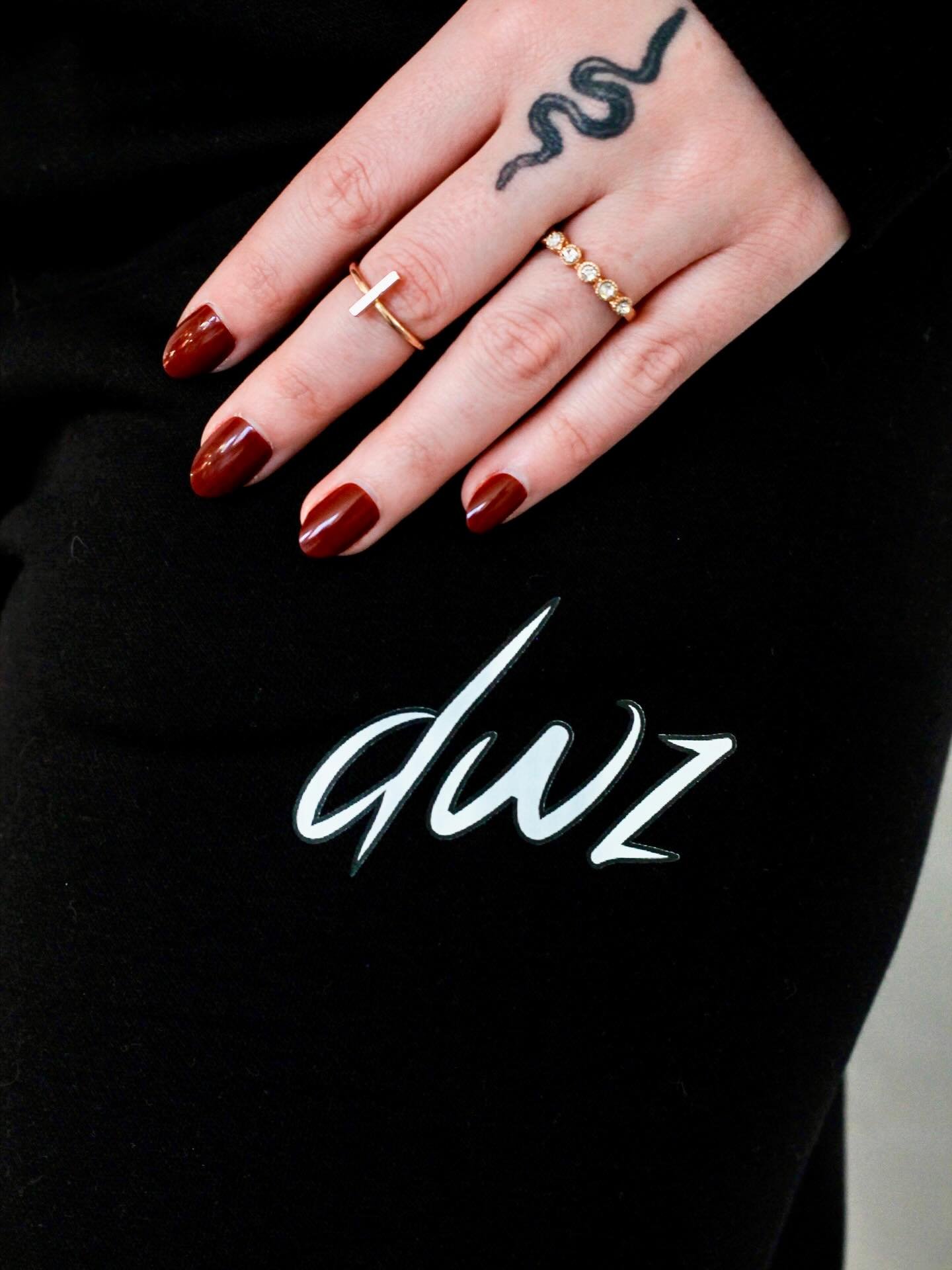 La mode doit &ecirc;tre une forme d&rsquo;&eacute;chappatoire, et non une forme d&rsquo;emprisonnement.
~ Alexander Mc Queen
. 
CODE PROMO : Reb10 (10% off )
.
@deathwishez_apparel_officiel 
.
@rebeckafontaine_ 
.
@rf_photography___ 
.
#streetfashion