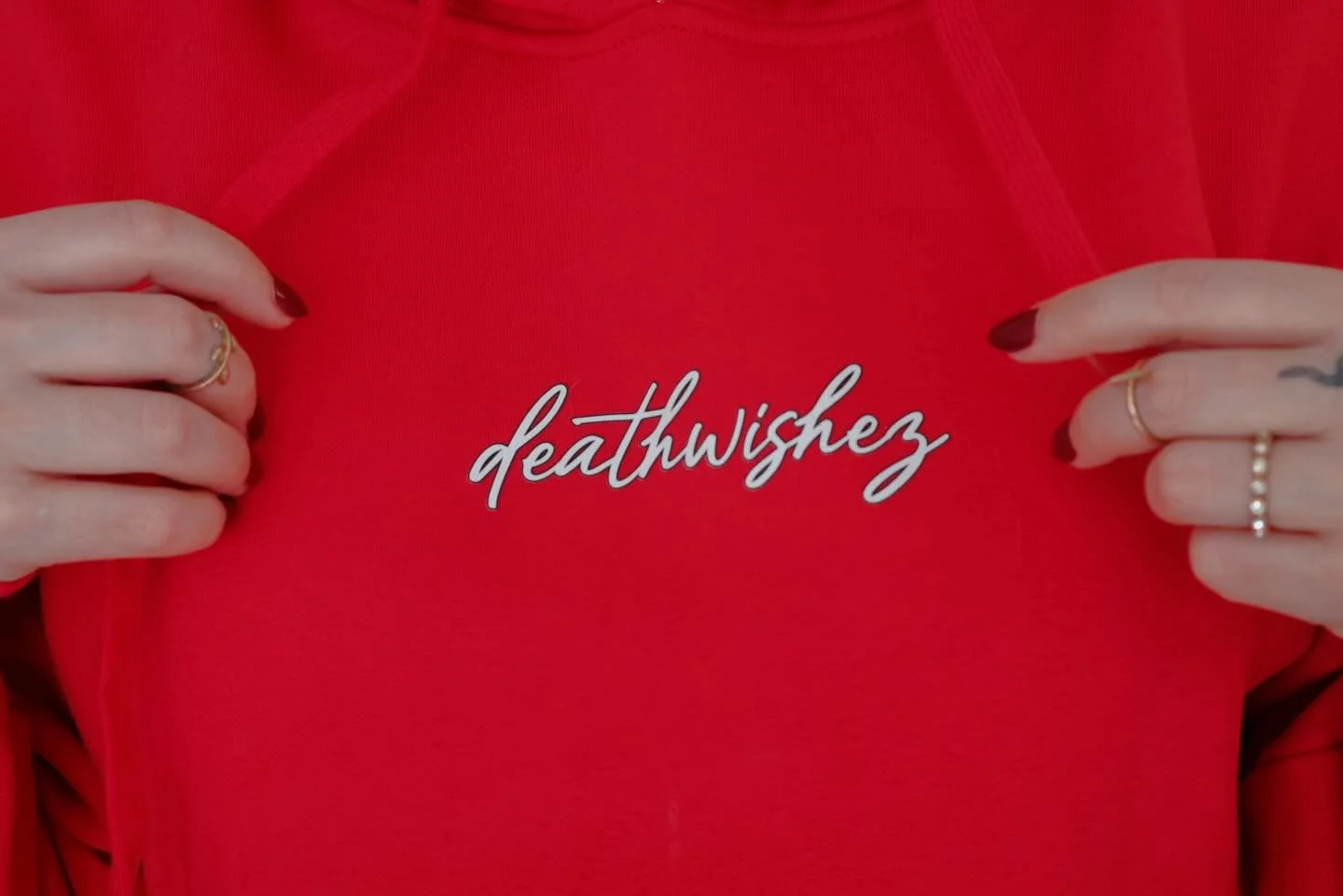 J&rsquo;ai compris une chose :
la lumi&egrave;re que je cherche
&agrave; l&rsquo;ext&eacute;rieur
vit d&eacute;j&agrave; en moi.

Elle brille dans ma sensibilit&eacute;,
dans mon empathie,
dans mon envie d&rsquo;aider.

Cette lumi&egrave;re,
je la pa