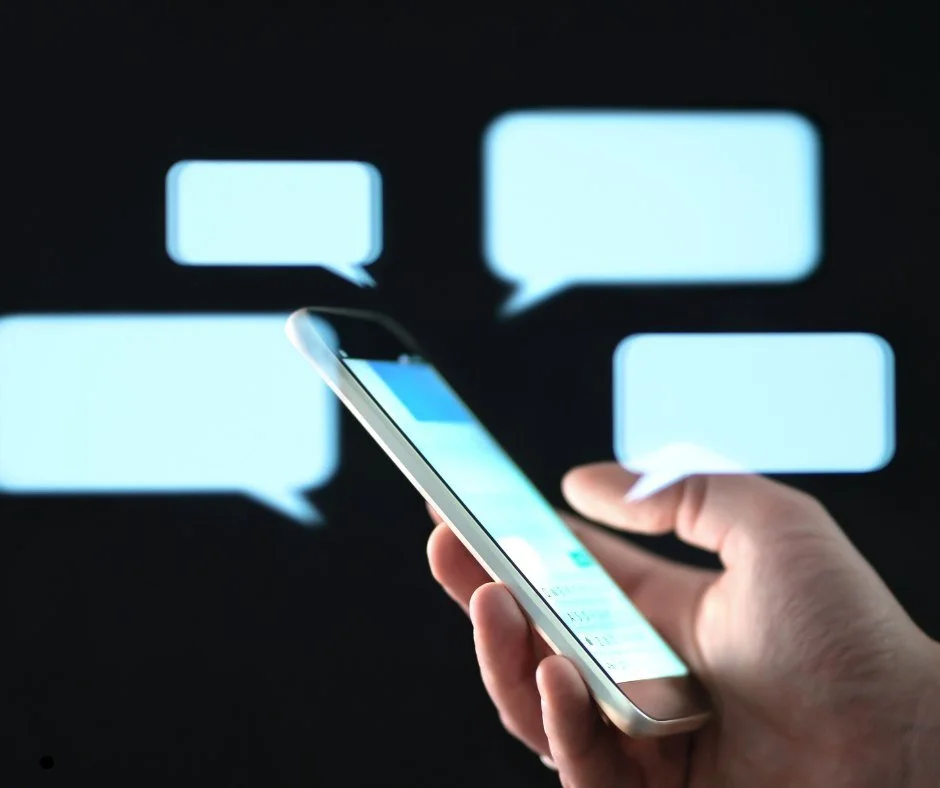 Family Friday Tip 💛: Co-parenting can be tricky, but communication doesn&rsquo;t have to be stressful!

📱 Text for logistics &ndash; pick-ups, schedules, appointments
📞 Call for emotional topics &ndash; discussions about feelings, concerns, or par