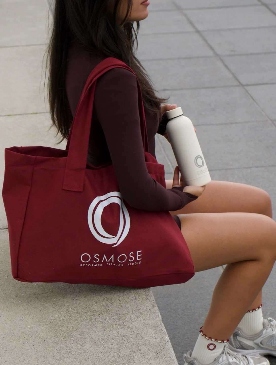 The details make the regulars. Same steps, same bottle, same faces every Tuesday.
This is the OSMOSE community. Reformer Pilates in Luxembourg City, link in bio.

#pilatescommunity #pilatesluxembourg