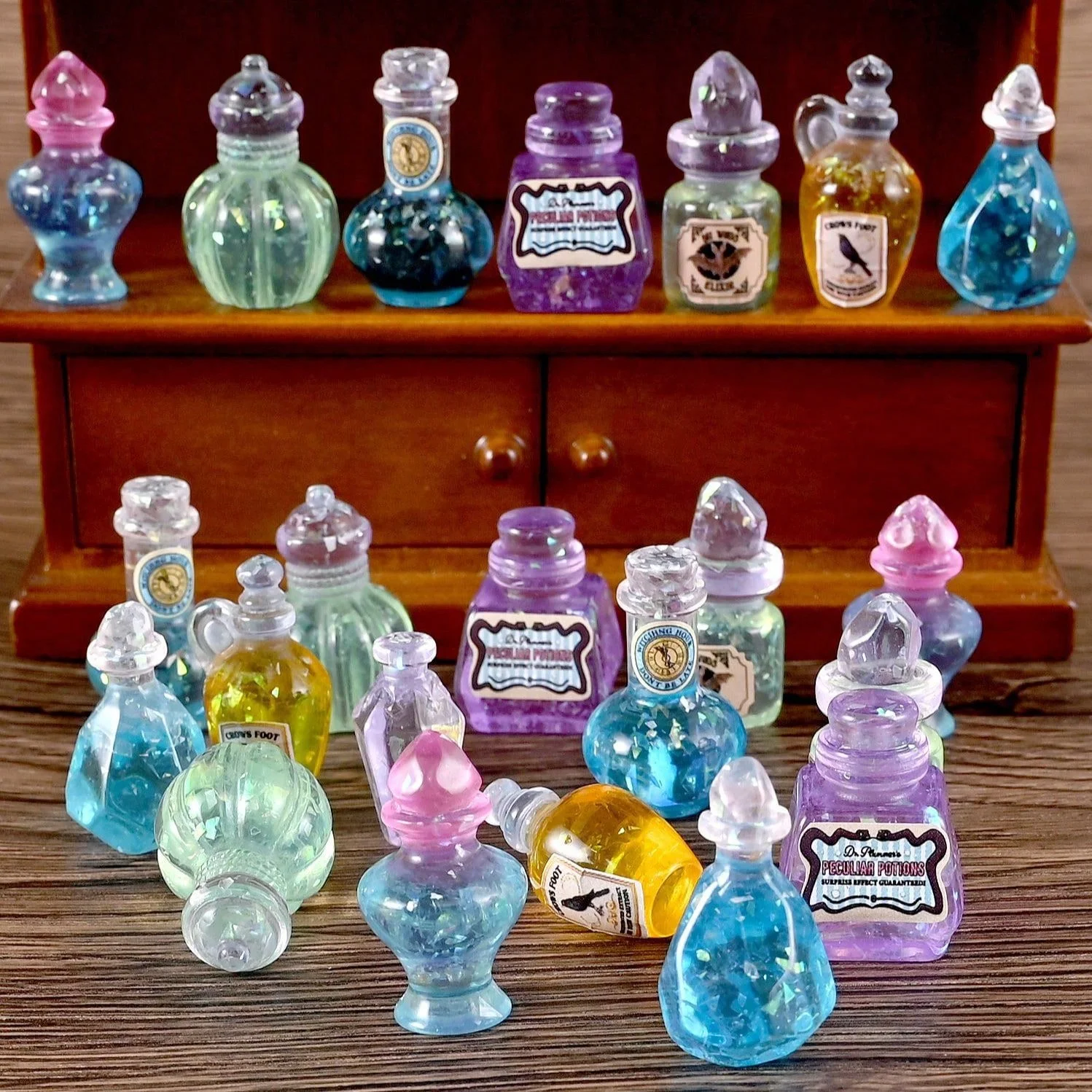 Dollhouse Miniature Potion Bottles – Random Colors – 1:12 Scale Fantasy Apothecary