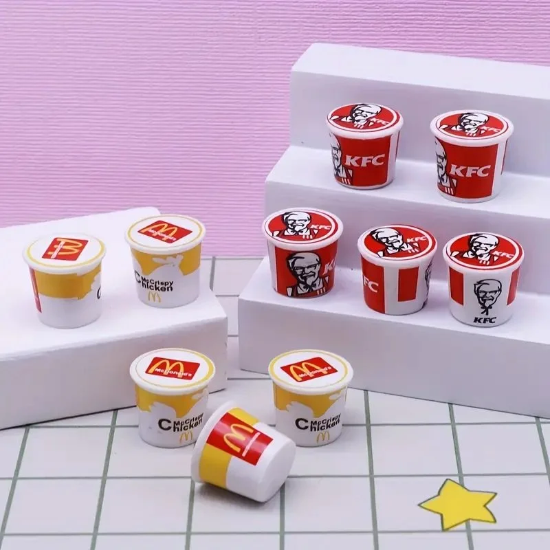 Dollhouse Miniature Fast Food Chicken Buckets Set – KFC & McDonald’s–Style Buckets for Dollhouse & Mini Scenes – 1/12 Scale – Resin