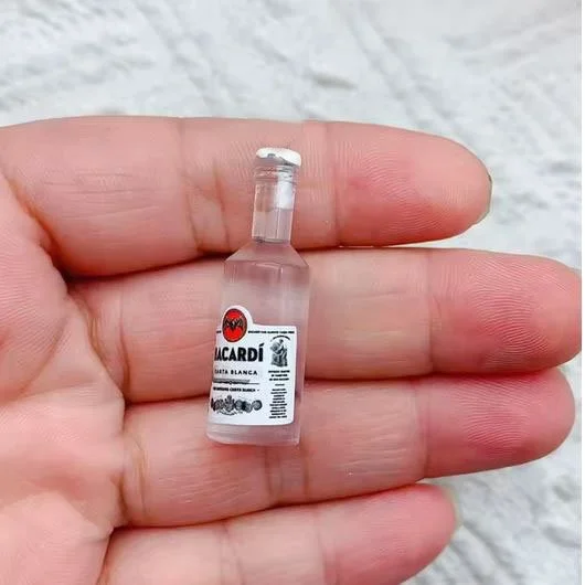 Dollhouse Bacardi Rum Bottle Replica – Realistic 1:12 Scale Miniature Bar & Diorama Décor