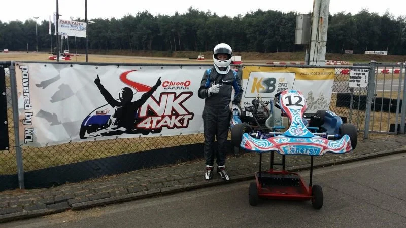 YES, YES, YES P5, Podium Mooie beker!!