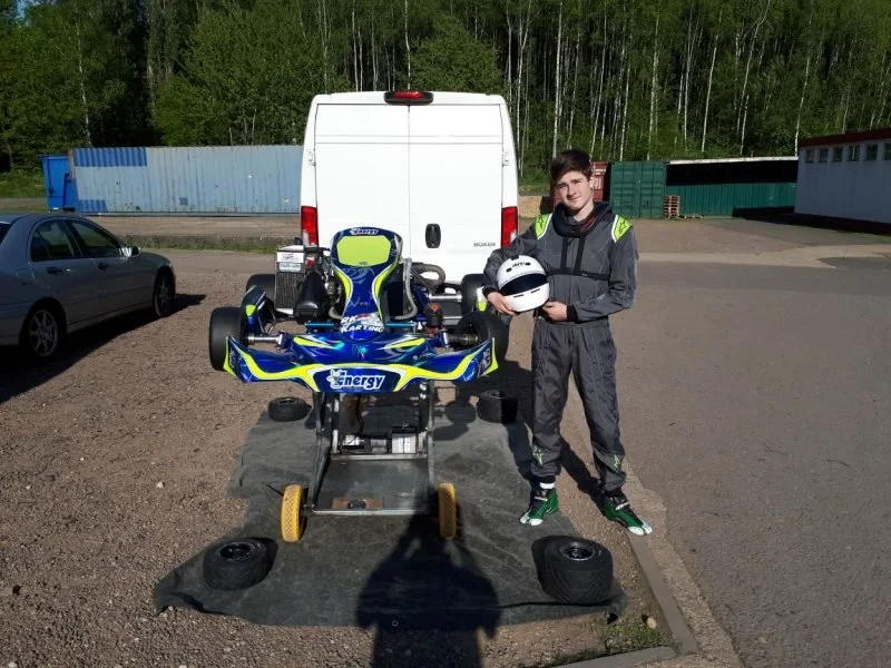 Nieuwe Sponsor, nieuwe kartkleding!