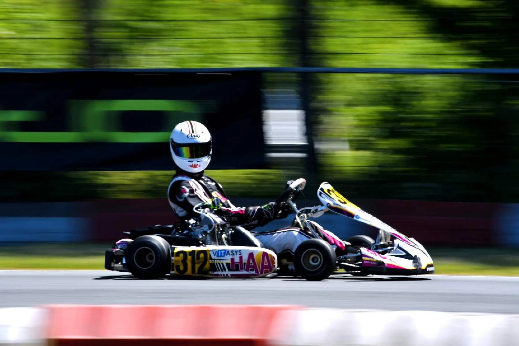 Race 2 van het Nederlands en Belgisch kampioenschap, een race tegen de warmte!