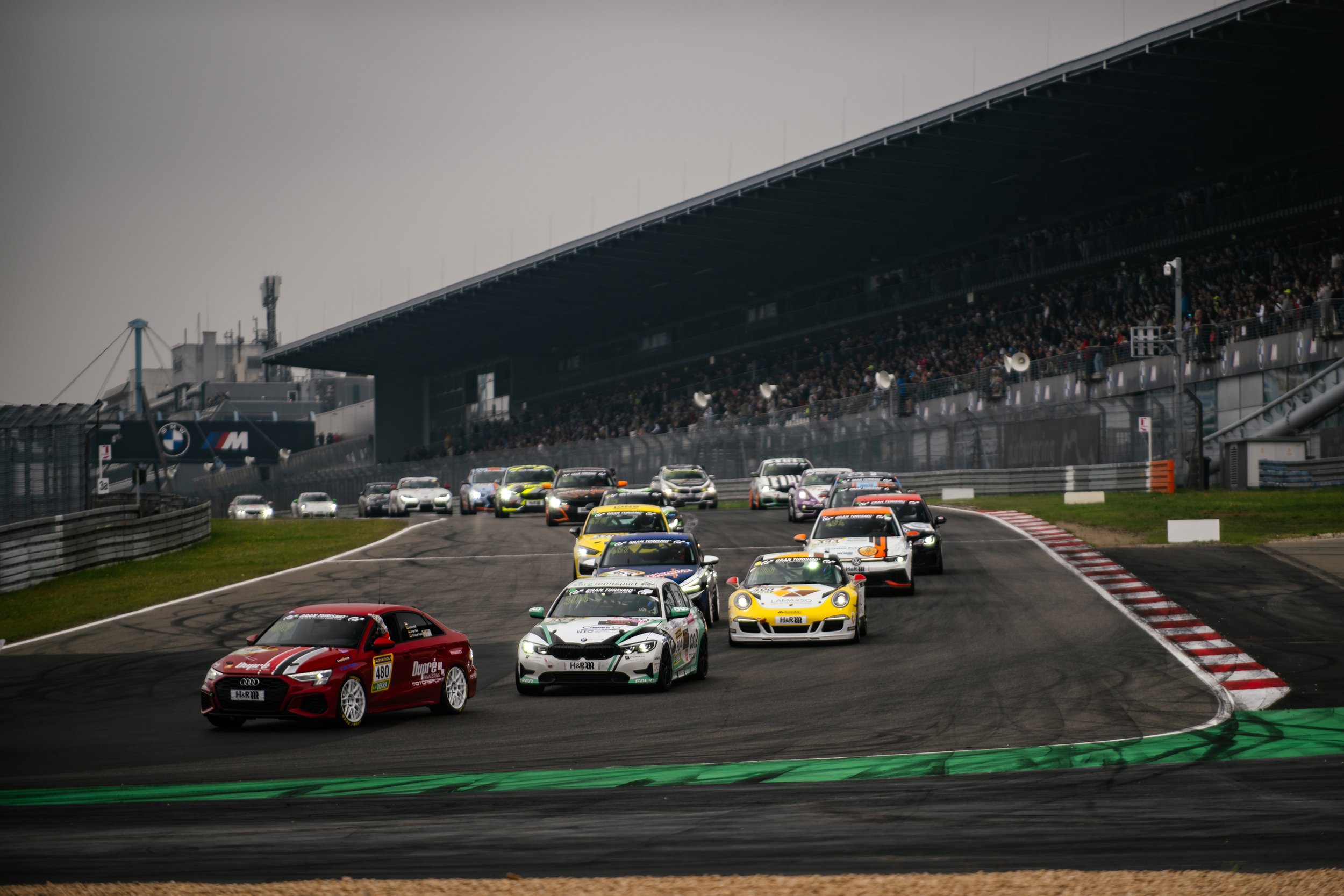 NLS-coureur De Groot (21) knokt van de Nordschleife naar Le Mans: 'Alles wat ik heb gaat in het racen'