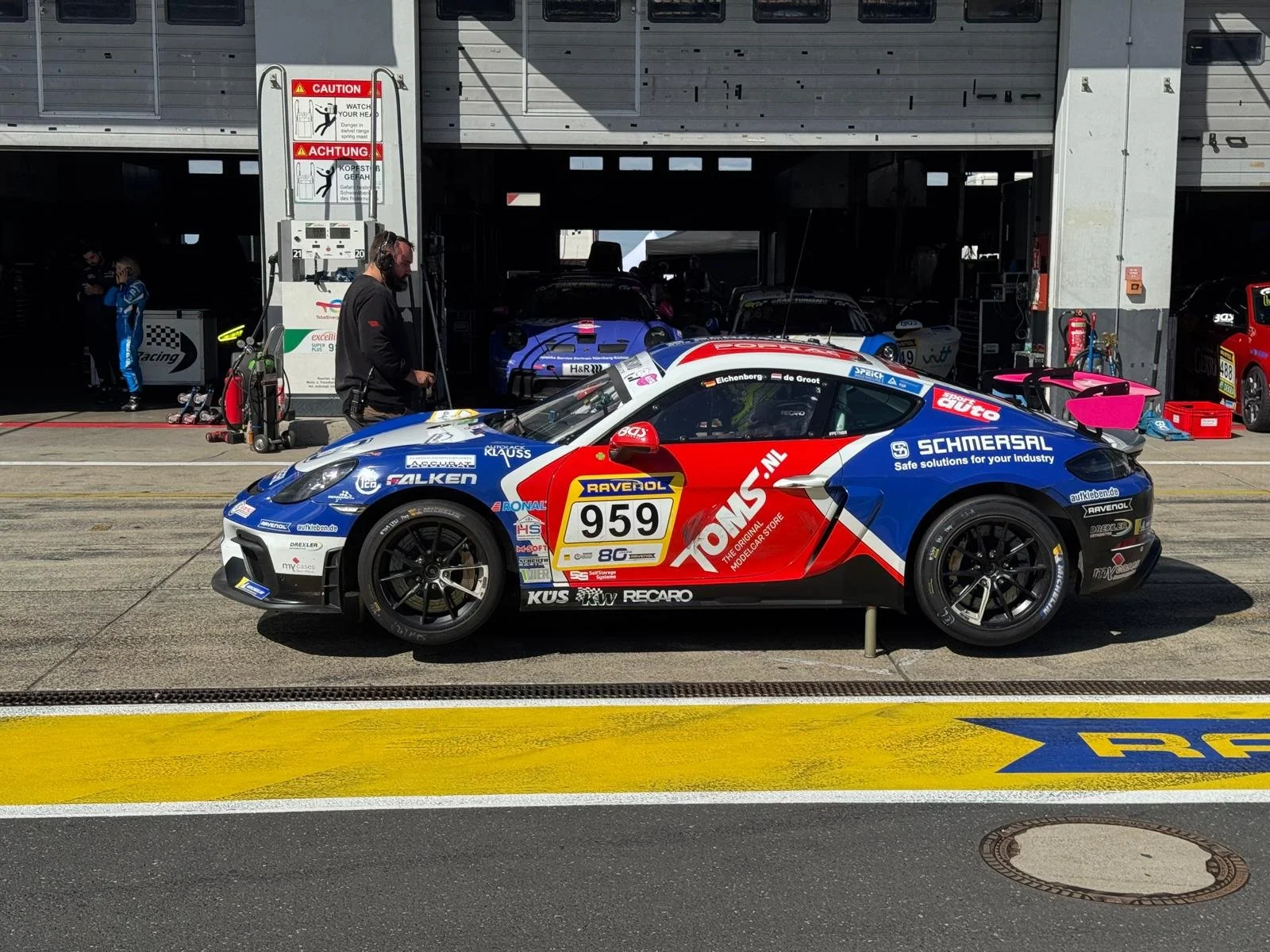 Pitlane photo @Calvindegroot 2.jpeg