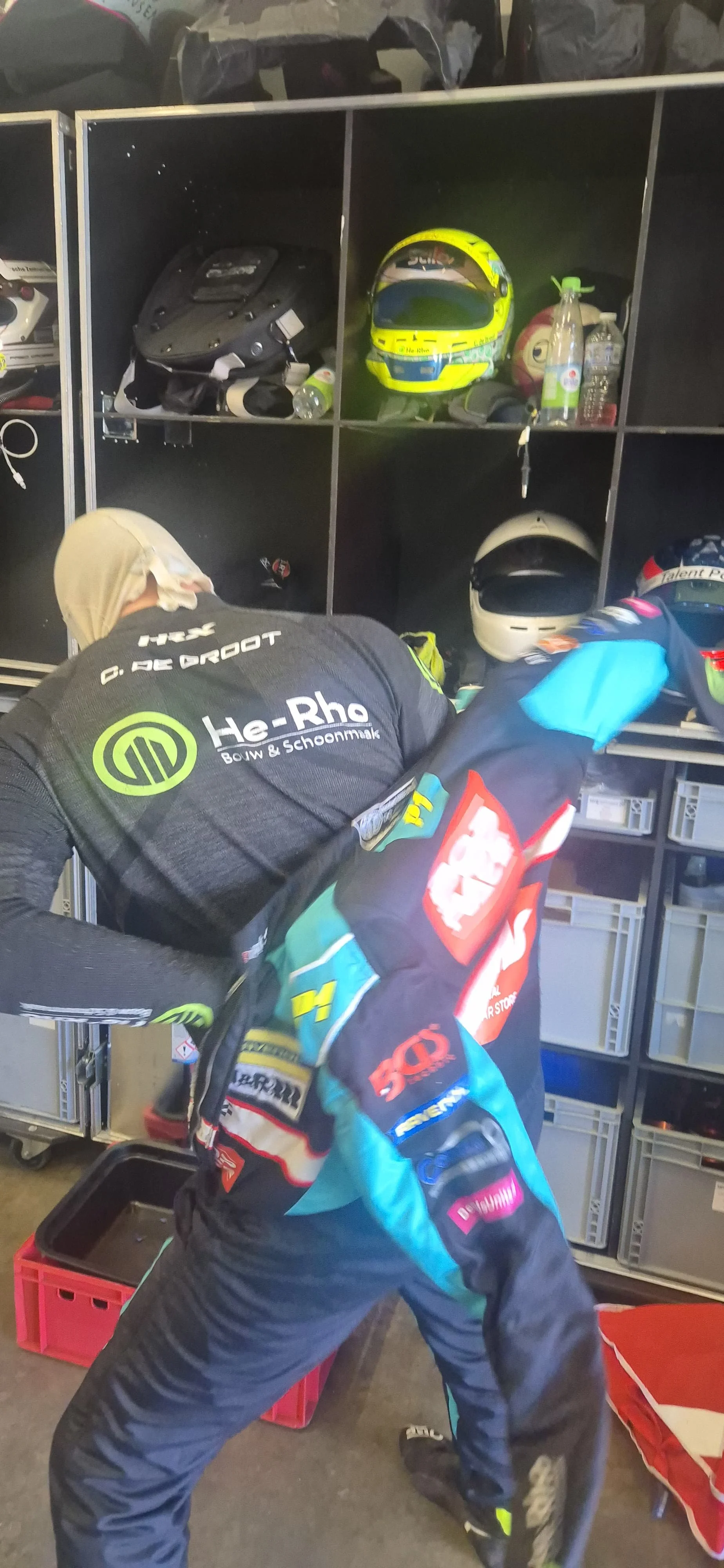 Calvin moet opschieten voor de laatste stint .jpg