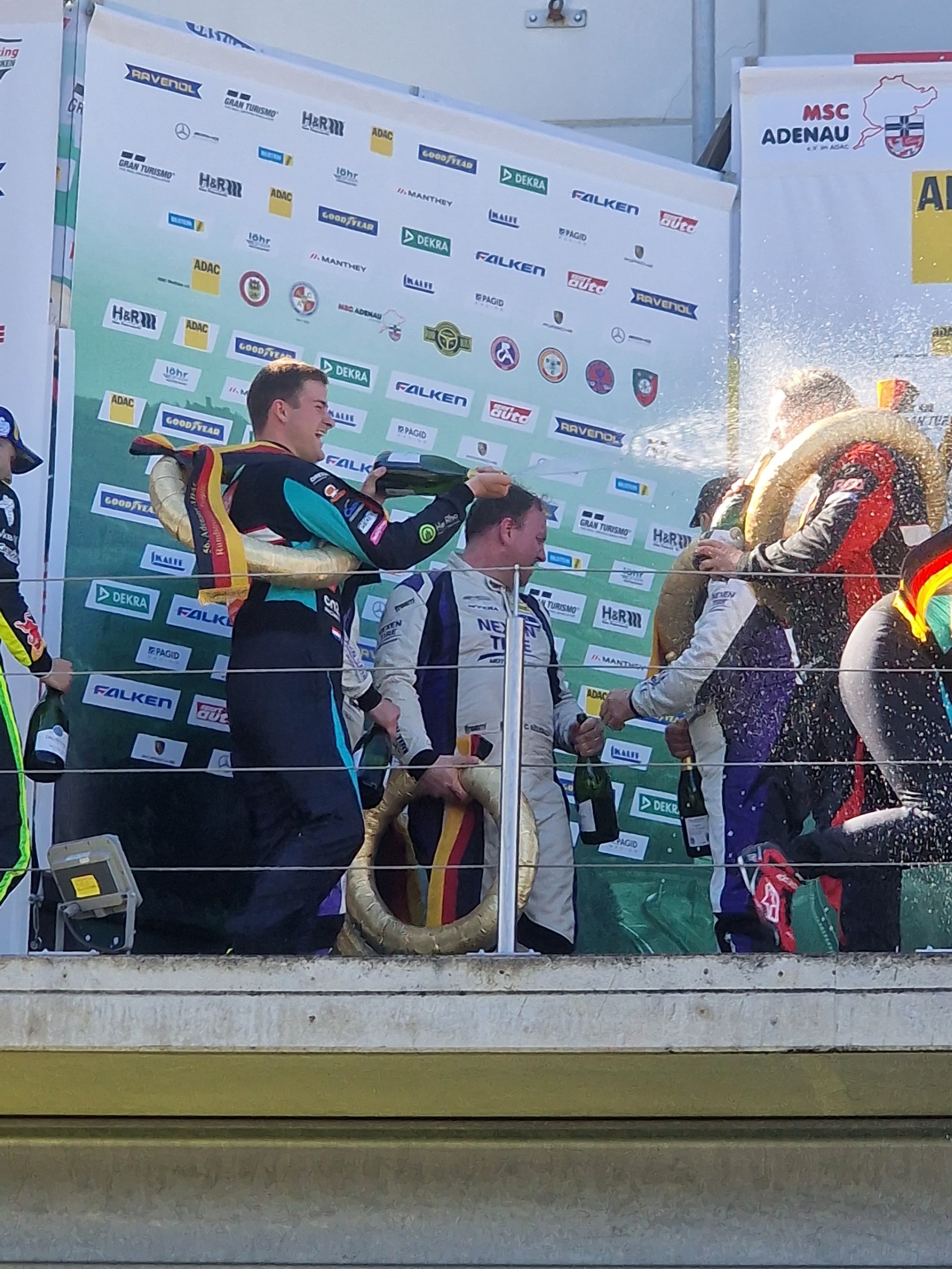 Podiumfoto champagnekoning Calvin.jpg