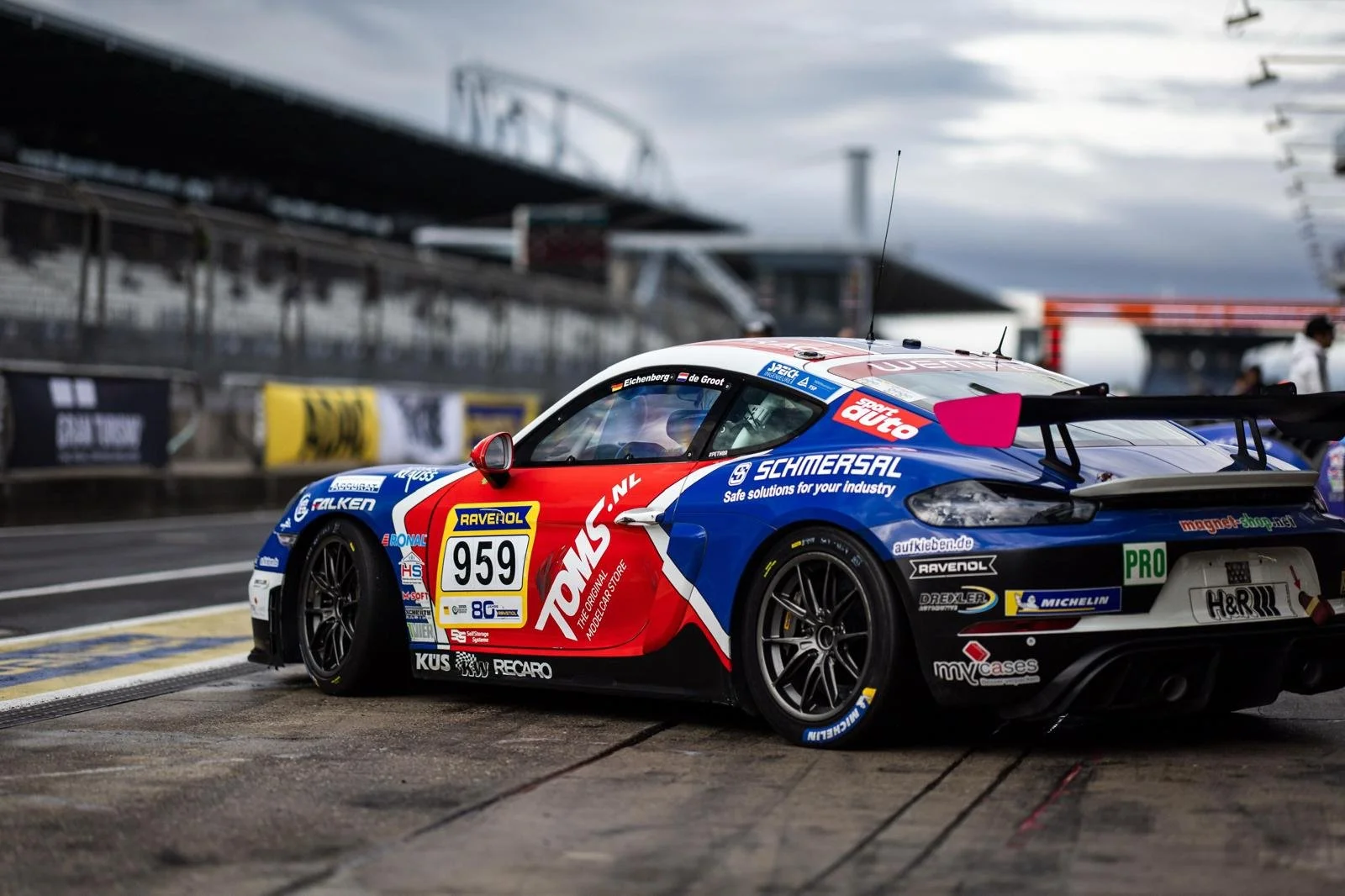 Pitlane photo @Calvindegroot.jpeg