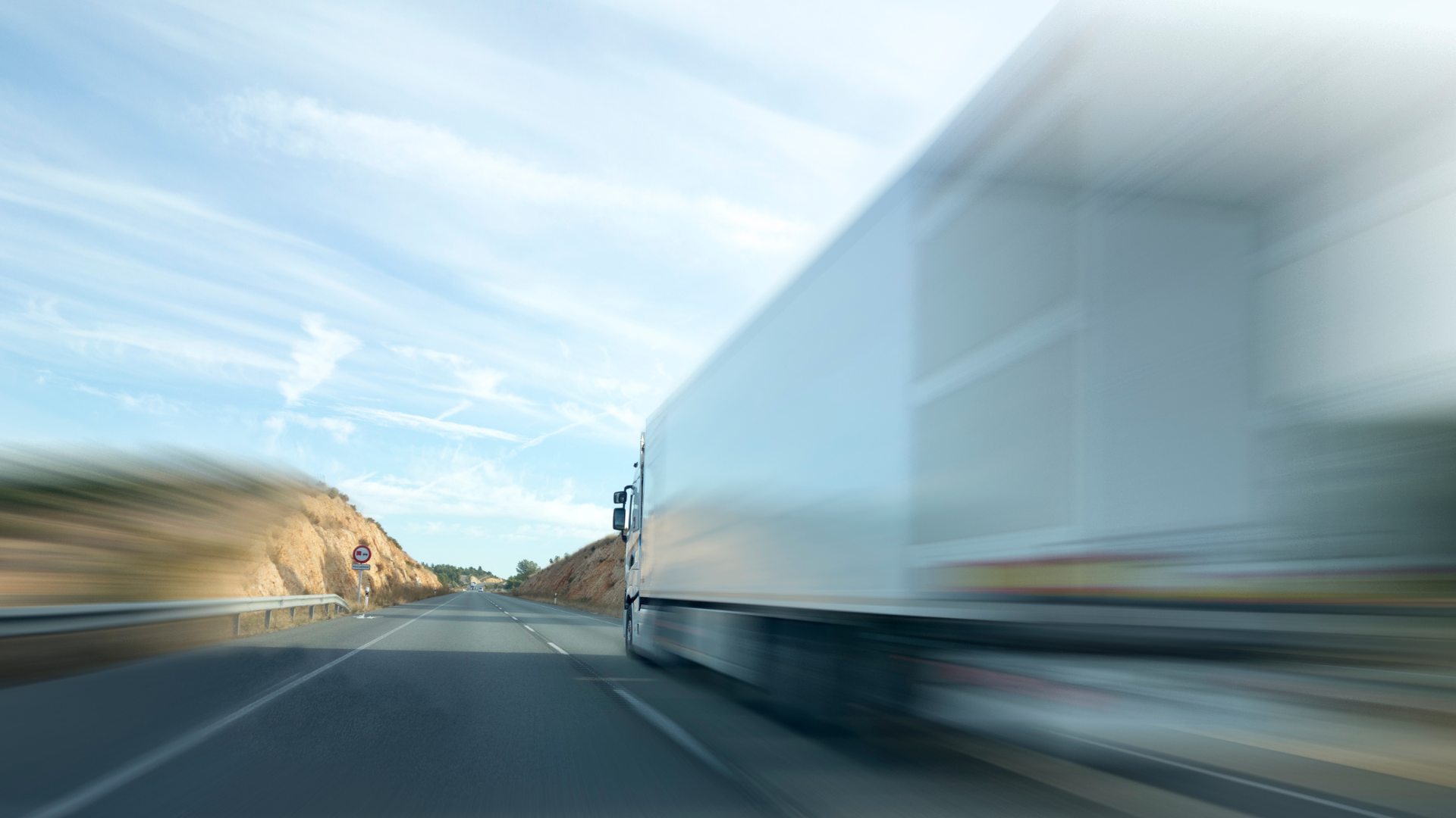 Technology-driven trucking insurance platform for small fleets