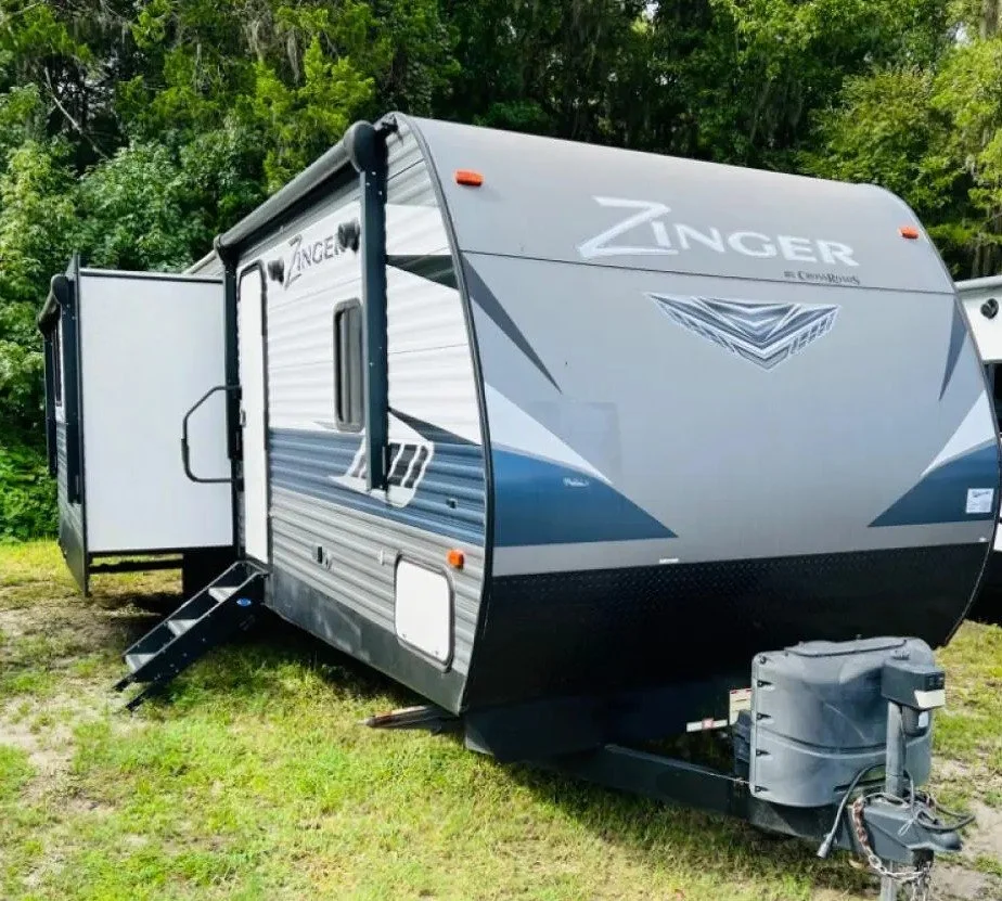 Zinger 333 DBH rental RV exterior