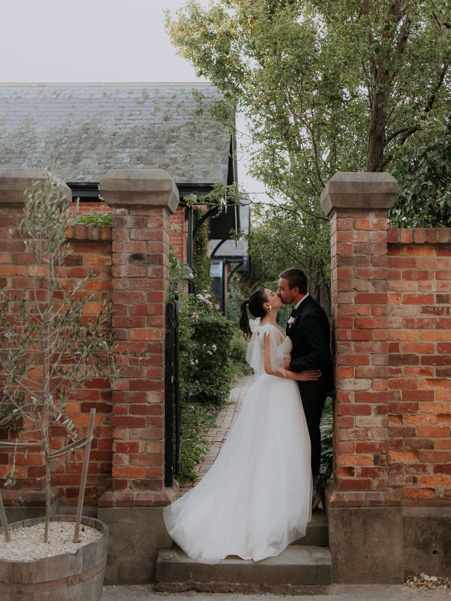 Chloe &amp; Jacob&rsquo;s @clevelandestate love story 🩷🤍 

Venue: @ClevelandEstate
Photography: @white_shutter_photography
Videography:@annetteanddani
Music:  @wearepaperhearts (DJ Karl)
Florals: @Des Flora
Dog handler: @peachykeenpet 

#marriagece