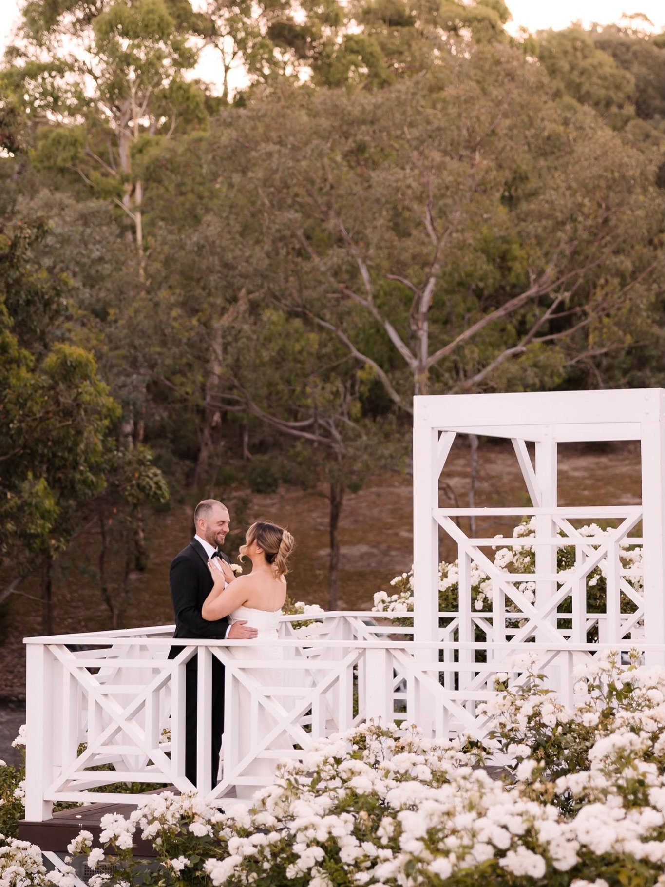 How stunning is a @bramleighestate celebration! Kate &amp; Callum&rsquo;s day was perfection. The sunshine ☀️ The vibes 🎉 The couple 😍 

Love these photos by the boys at @projektcreativewedding. 

What a team:
@bramleighestate @makeupbyalexandrah @