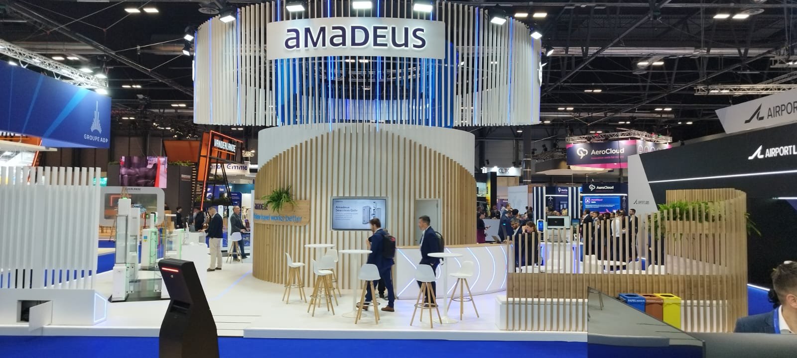 Stand Amadeus
