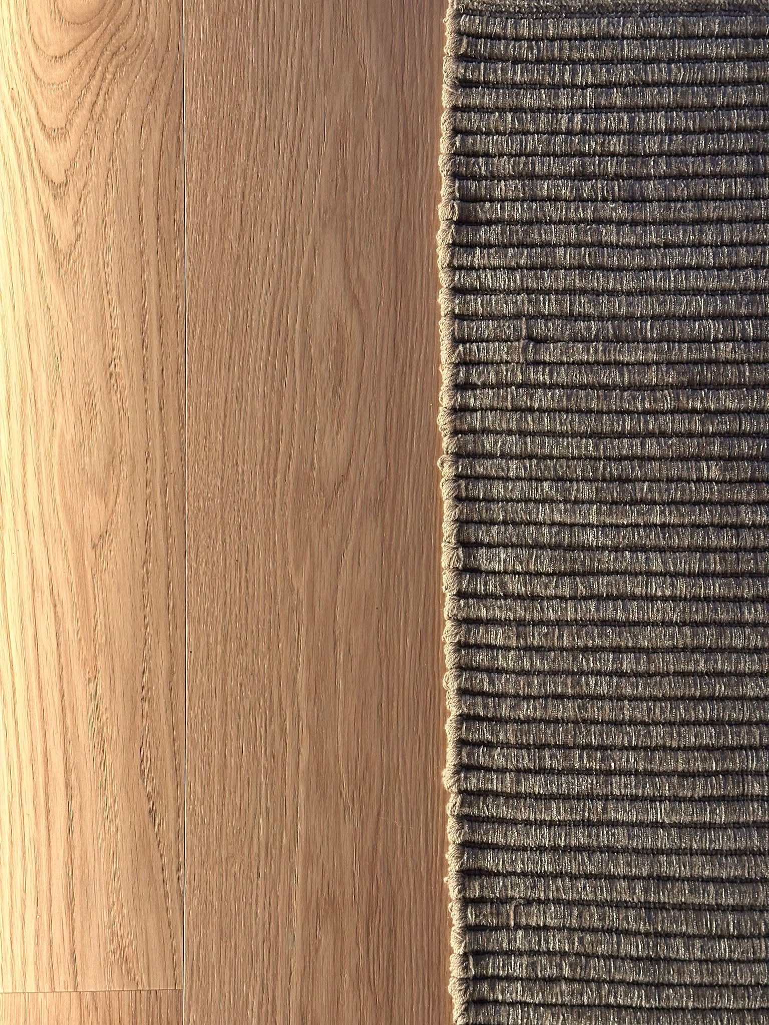 Real estate agents have a tough job. How do you show a home and not flood someone with details? We won't pretend to have any tips for agents, but if you are in the market for a home, we have tips for YOU :

🏡 If the home is staged... sit down.  You'