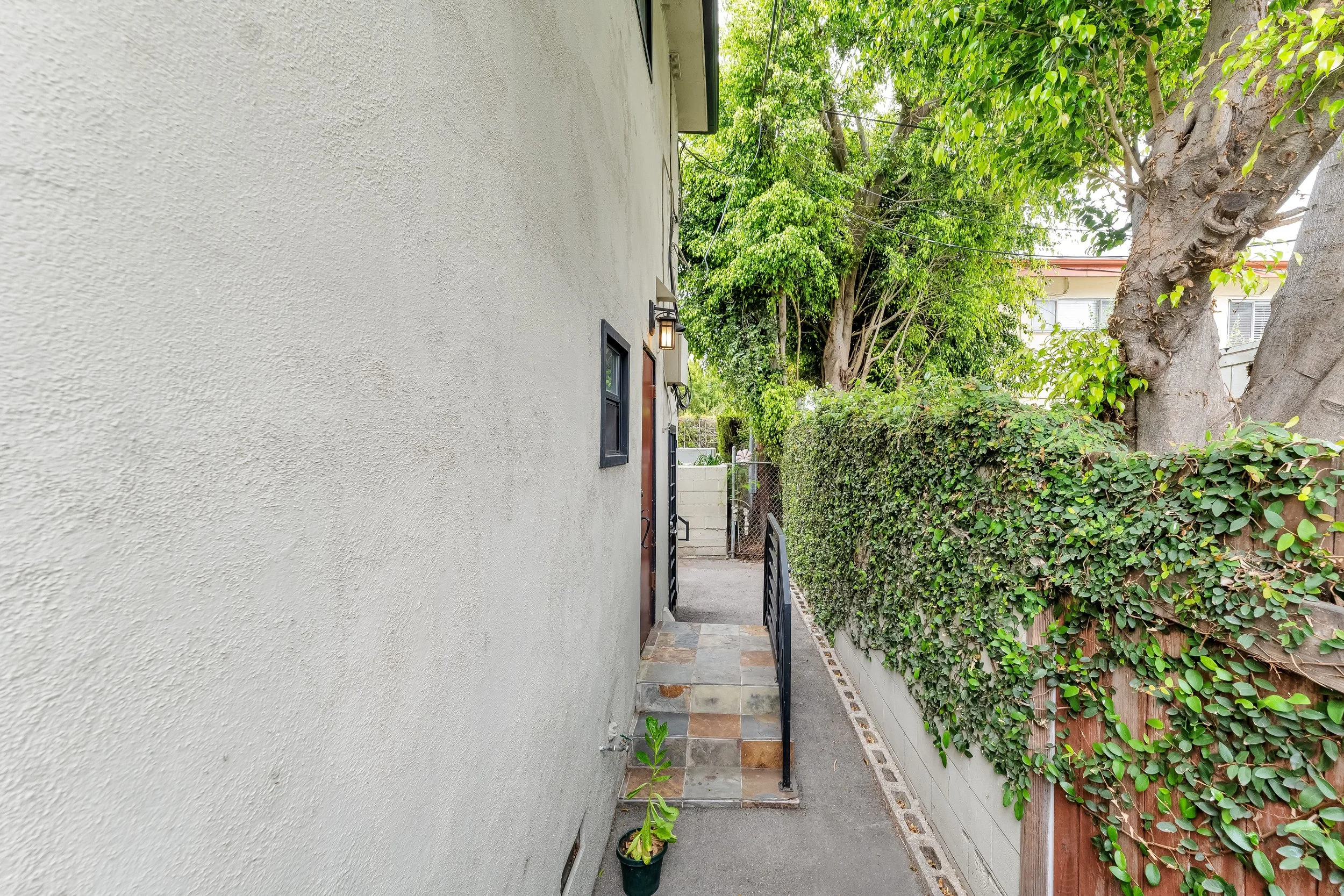 7154 Lexington Ave  -  HsHProd-30-min.jpg