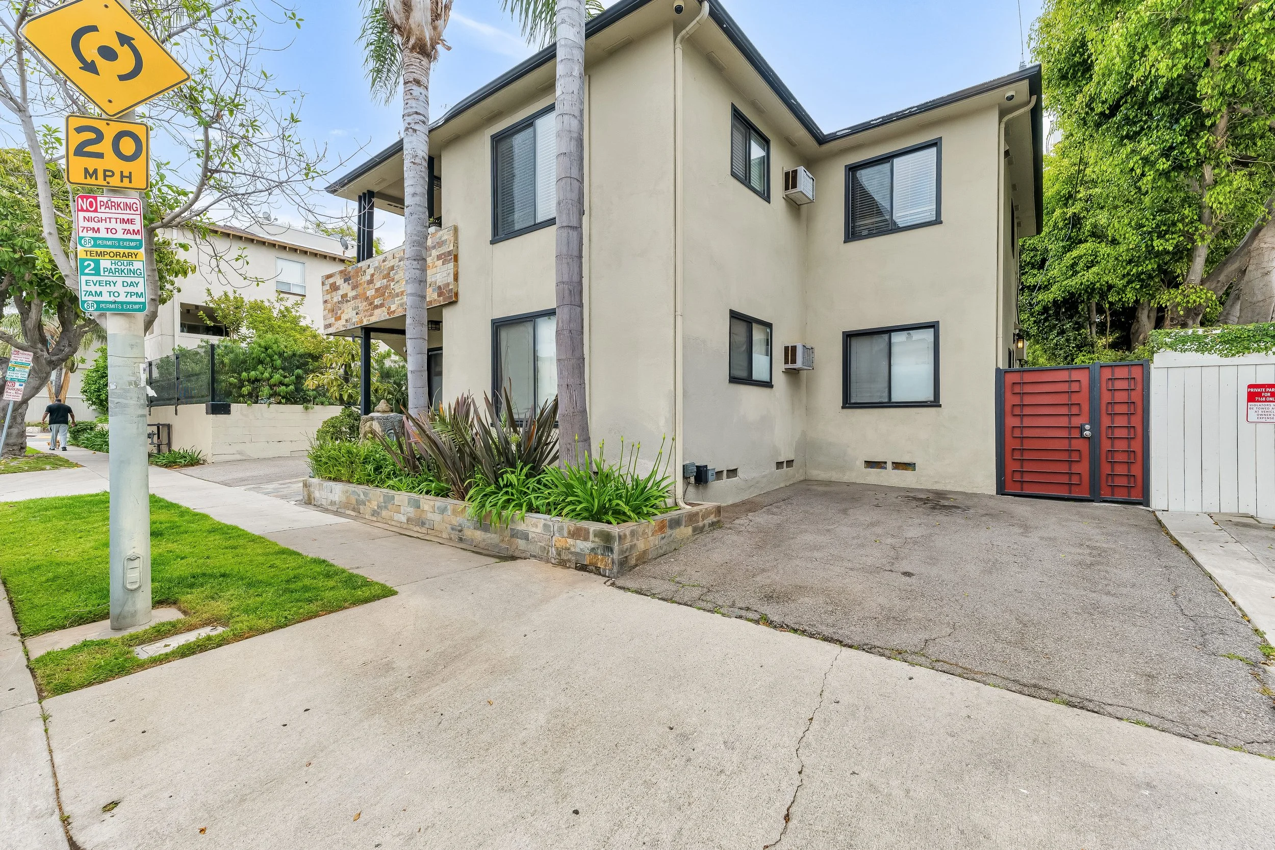 7154 Lexington Ave  -  HsHProd-24-min.jpg
