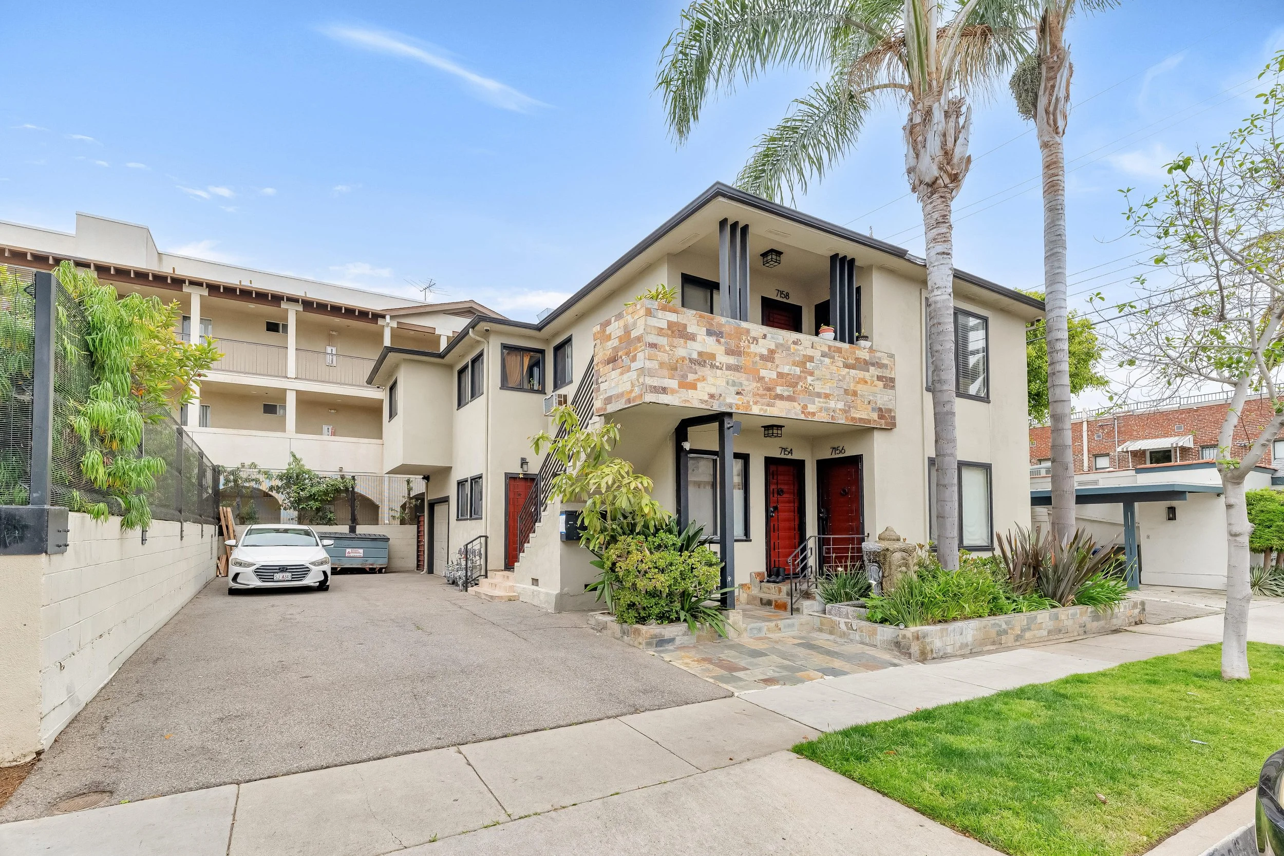 7154 Lexington Ave  -  HsHProd-19-min.jpg