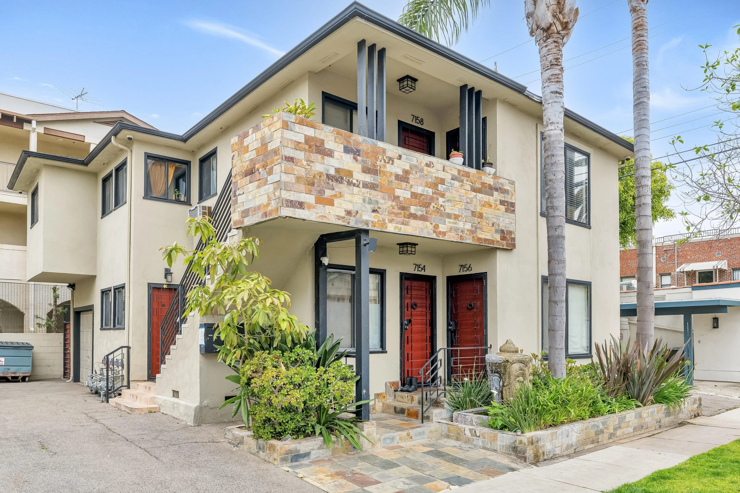 7154 Lexington Ave  -  HsHProd-22-min.jpg