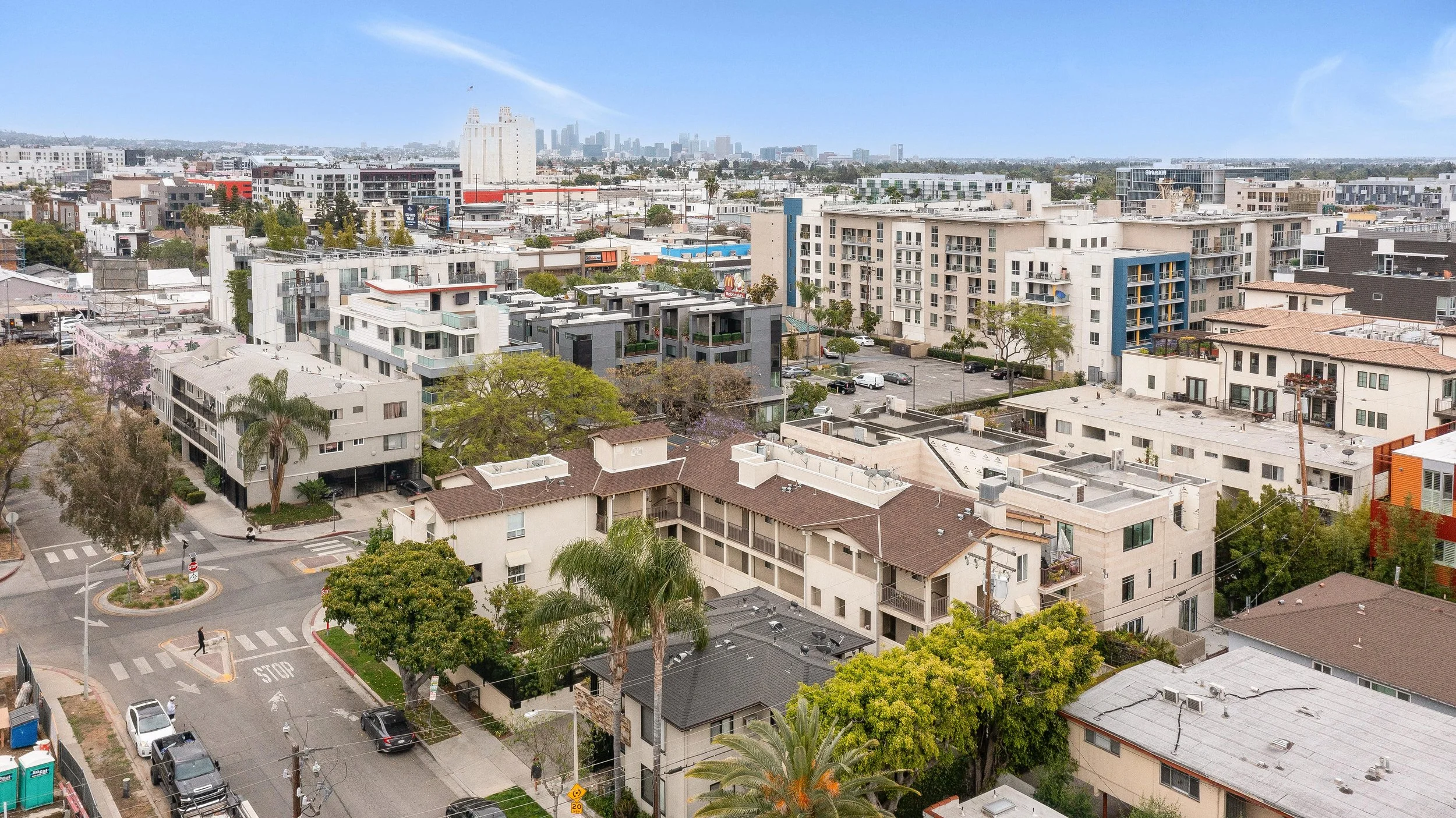 7154 Lexington Ave  -  HsHProd-13-min.jpg