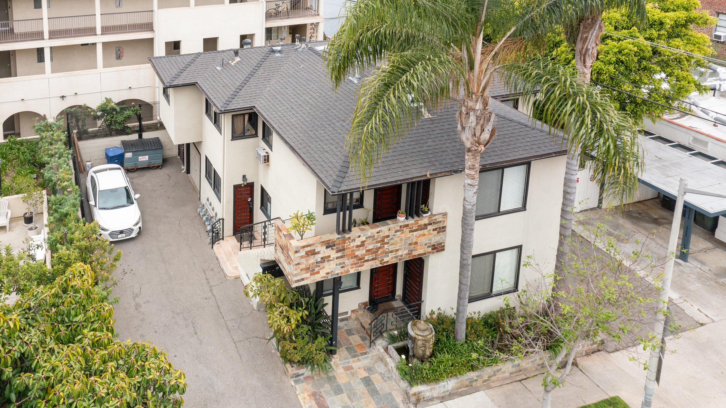 7154 Lexington Ave  -  HsHProd-18-min.jpg