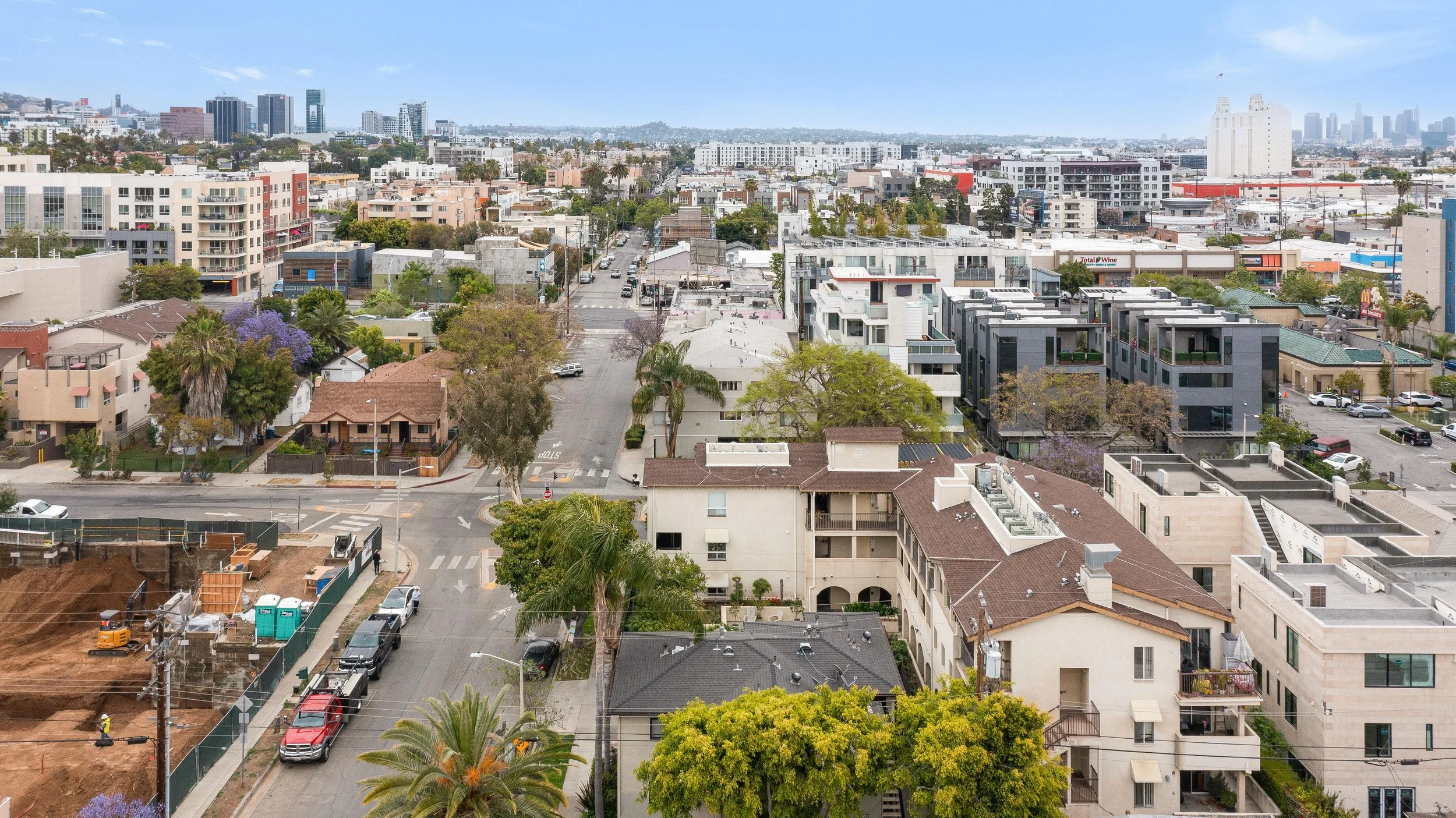 7154 Lexington Ave  -  HsHProd-12-min.jpg