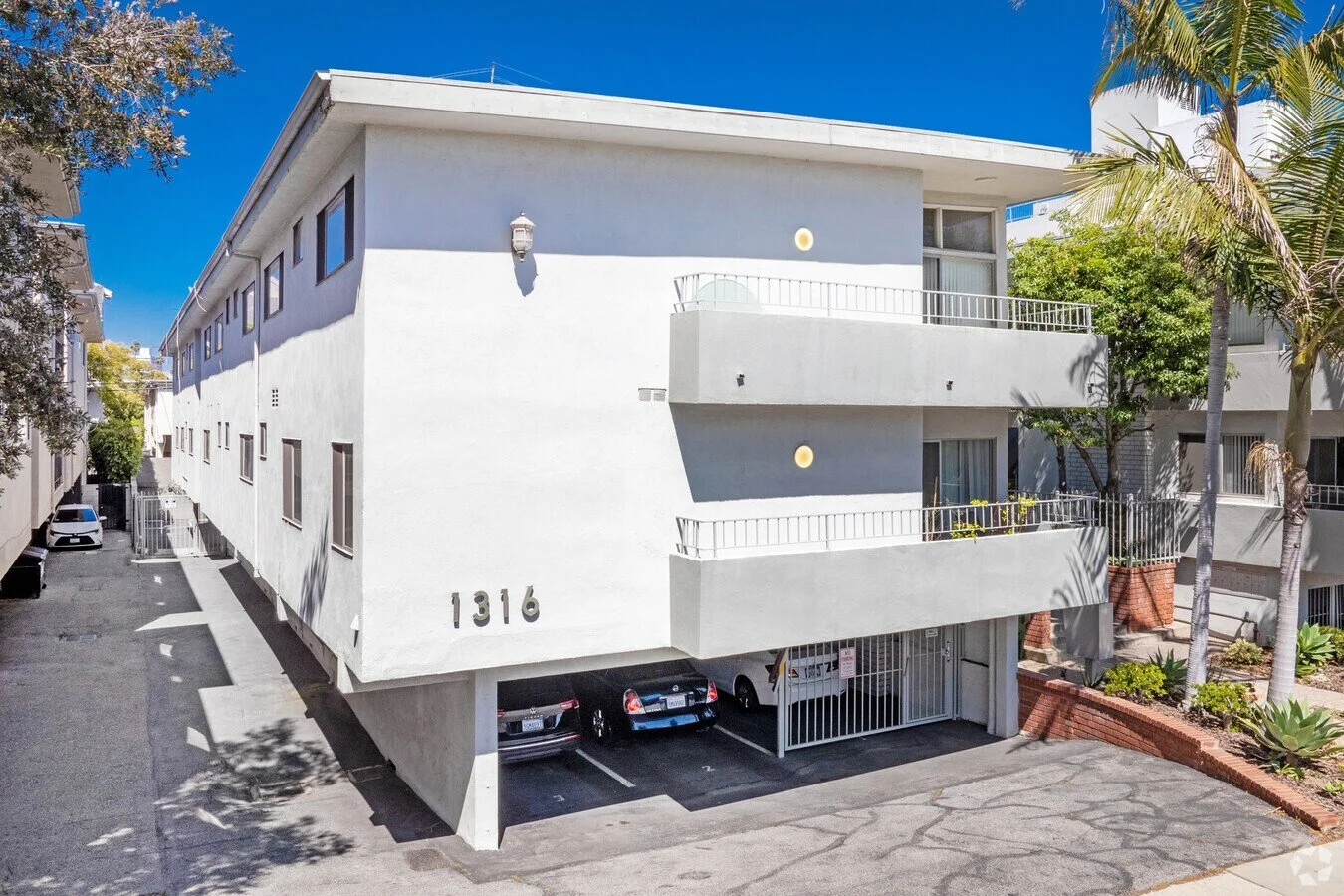 1316 S Centinela Ave, West LA: 20-unit apartment building